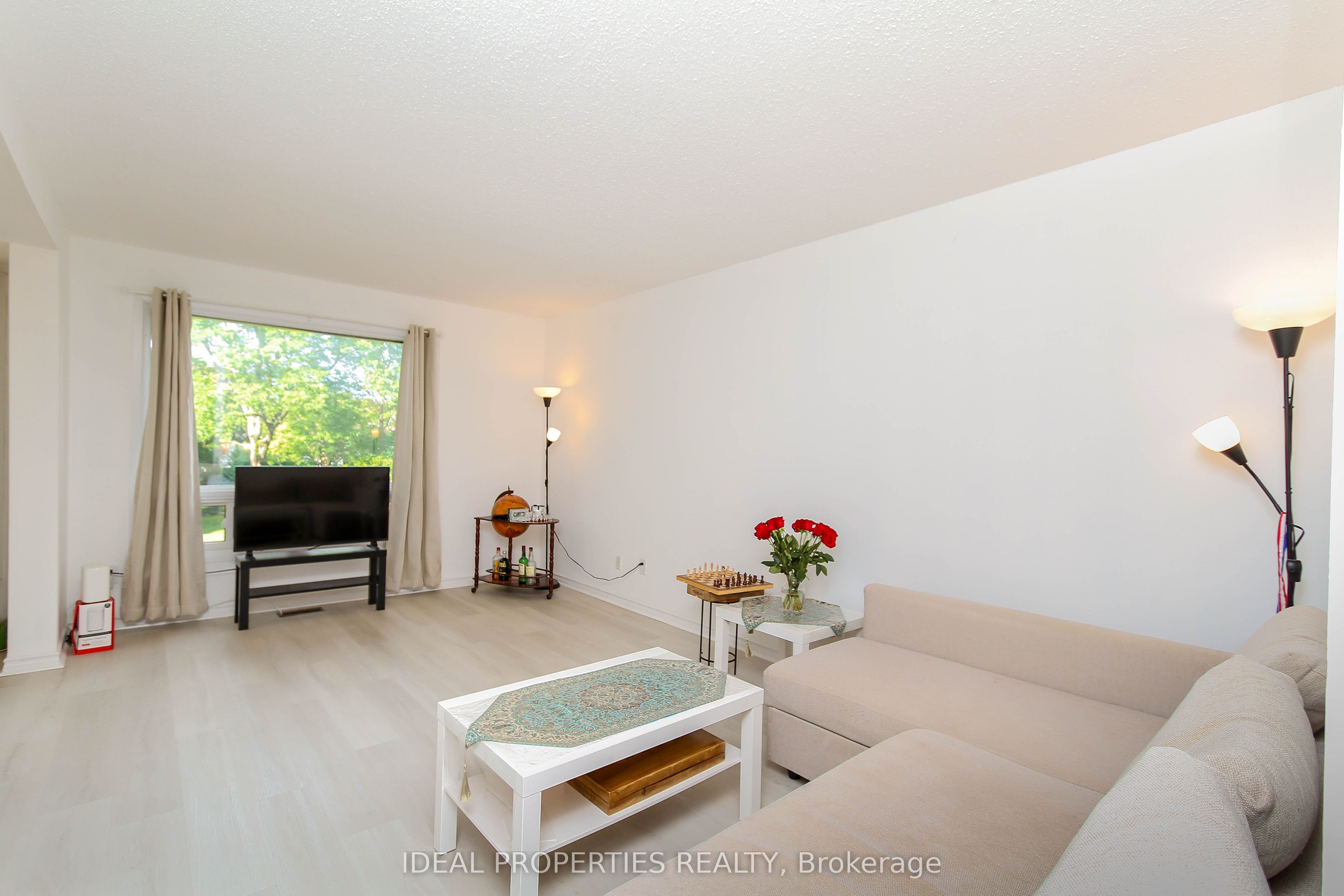 2415 Southvale Crescent 26 Property Photo 6