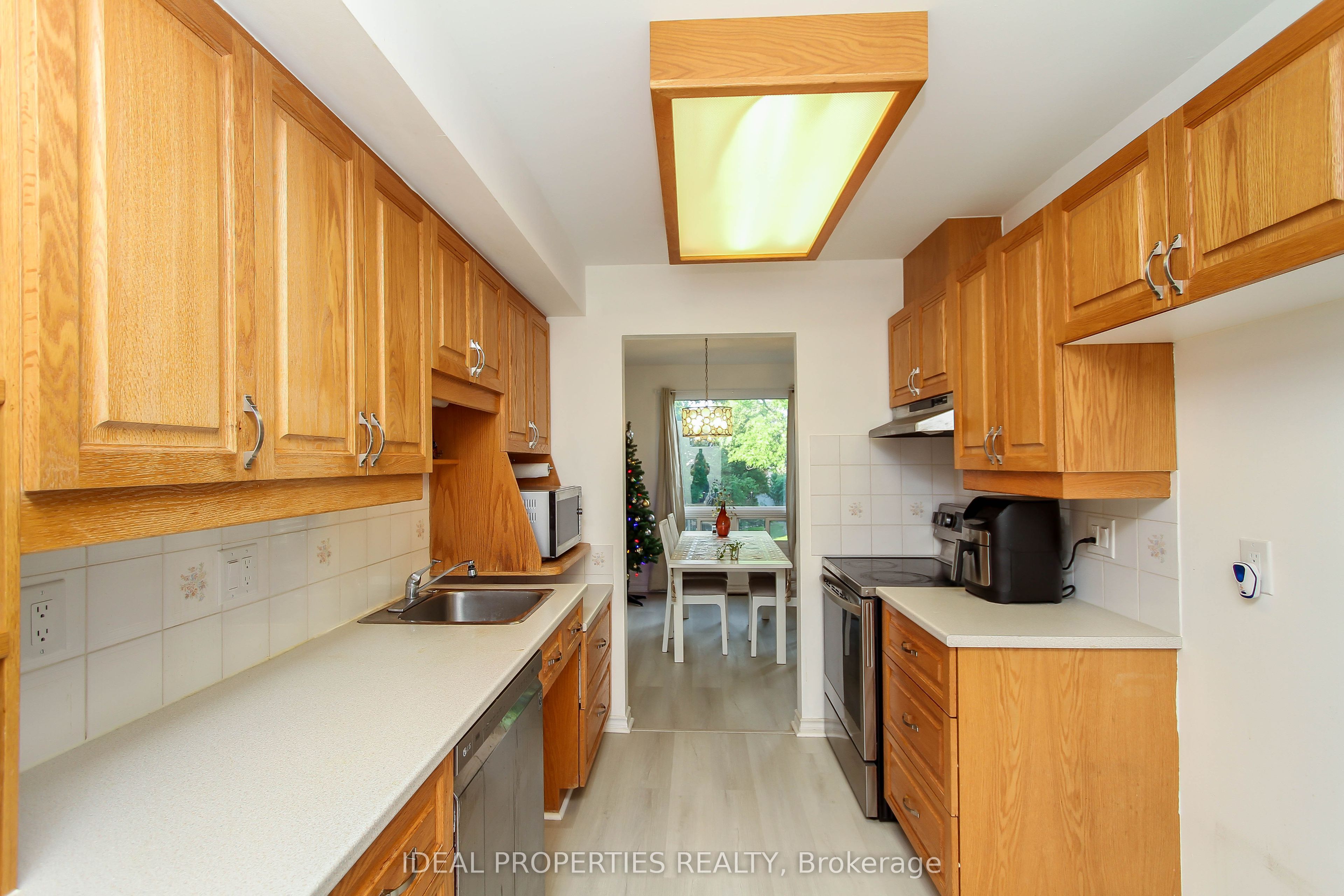 2415 Southvale Crescent 26 Property Photo 15