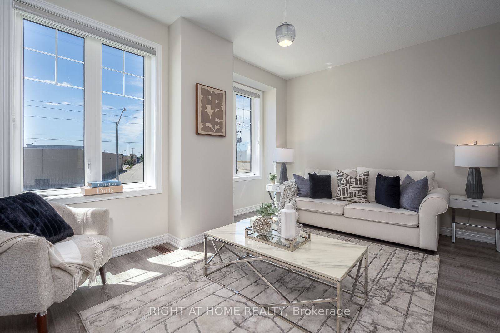 112 Hollywood Court Property Photo 6
