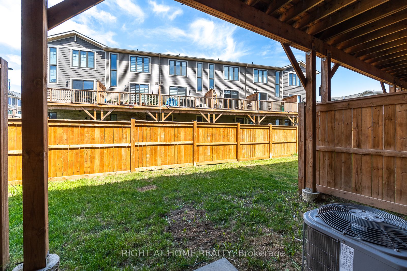 112 Hollywood Court Property Photo 25
