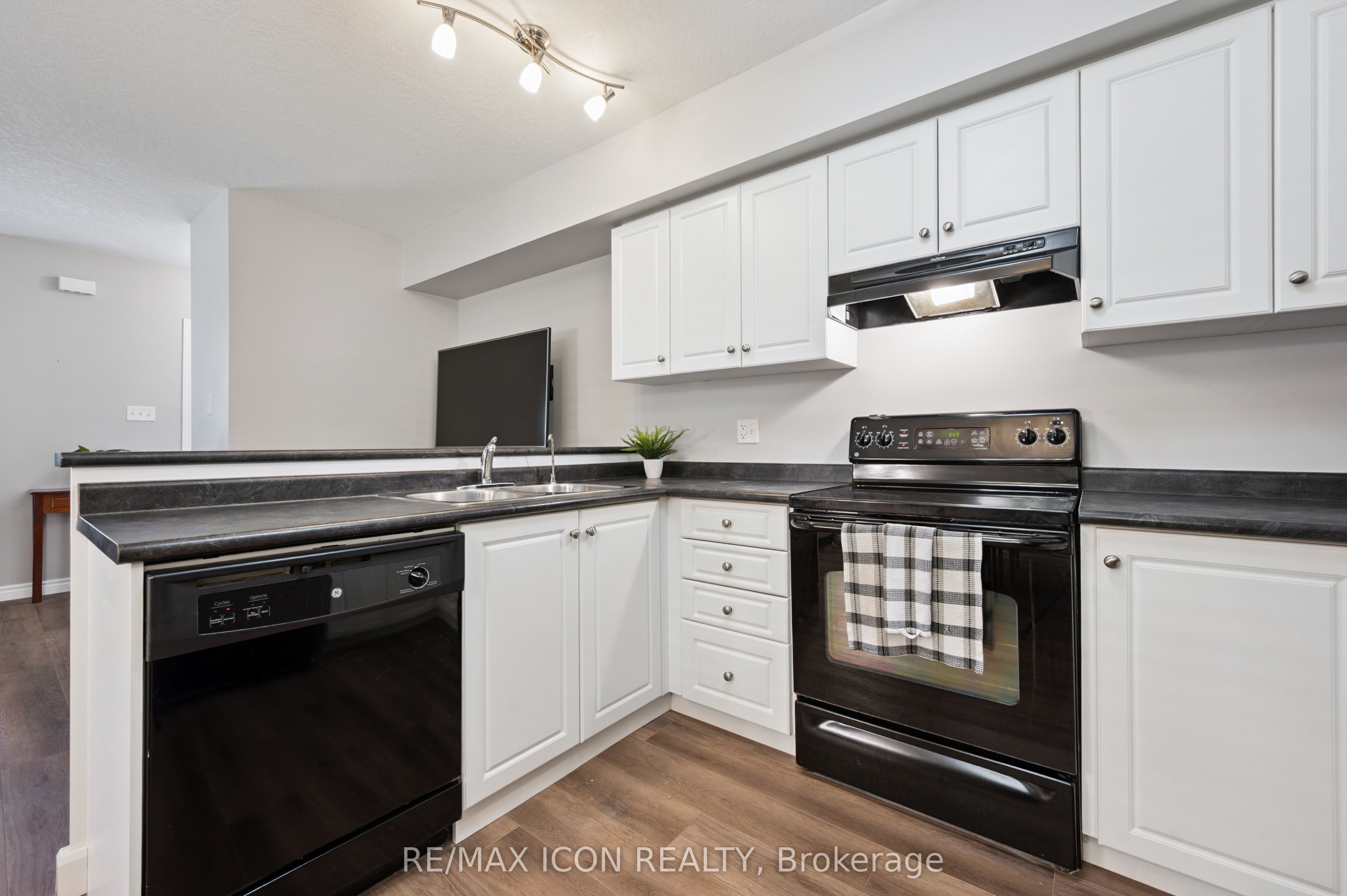 50 Howe Drive 9d Property Photo 14