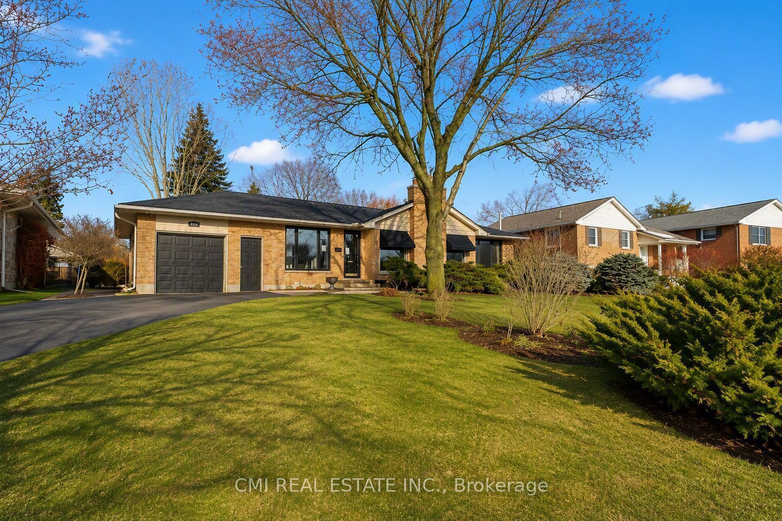 645 Riverside Drive Property Photo 3