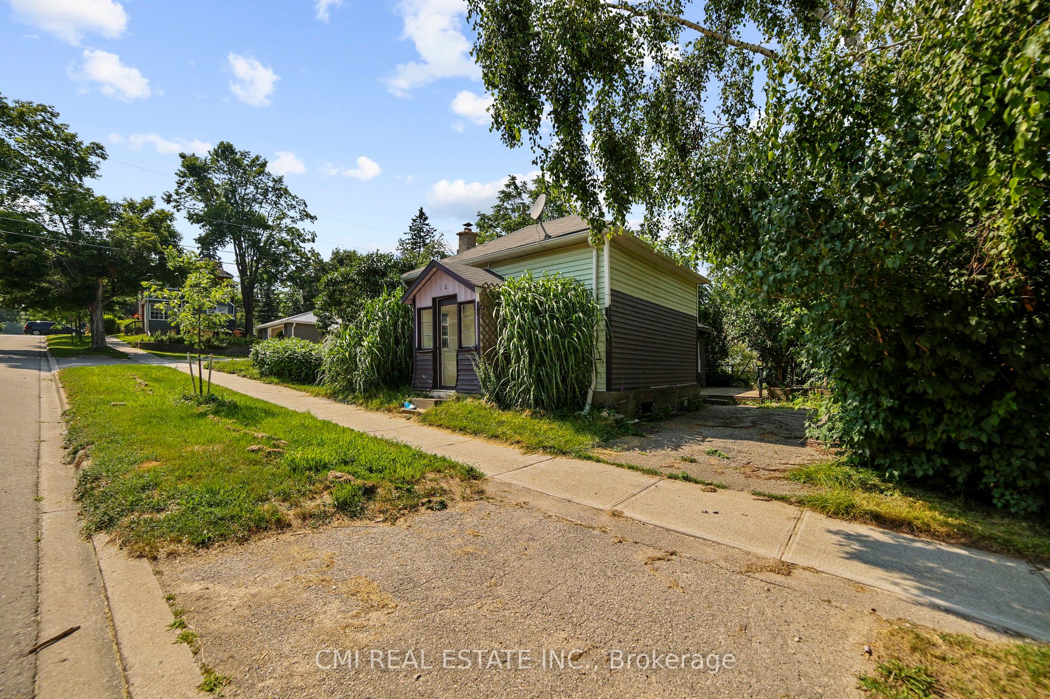 120 Second Avenue E Property Photo 1