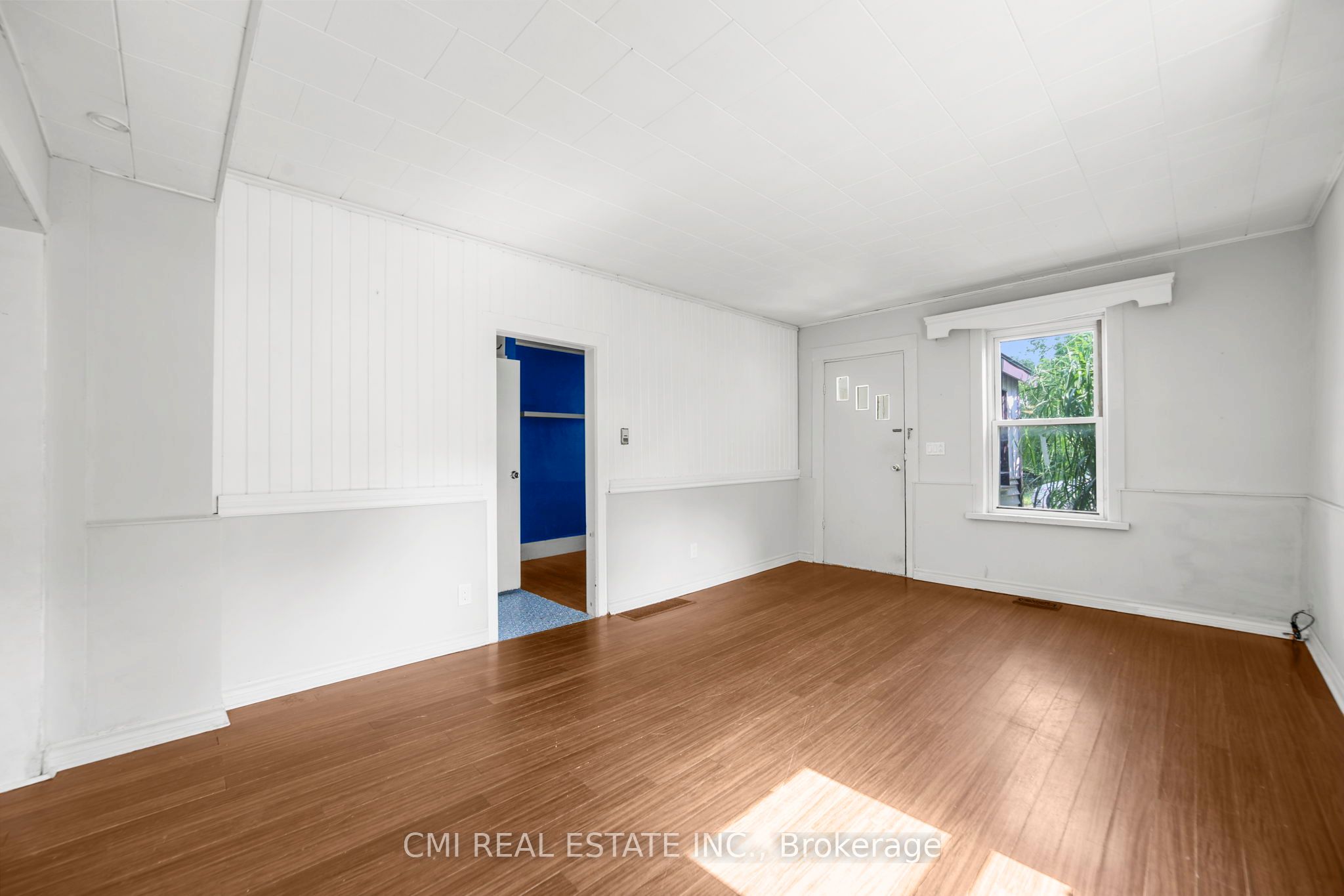 120 Second Avenue E Property Photo 11