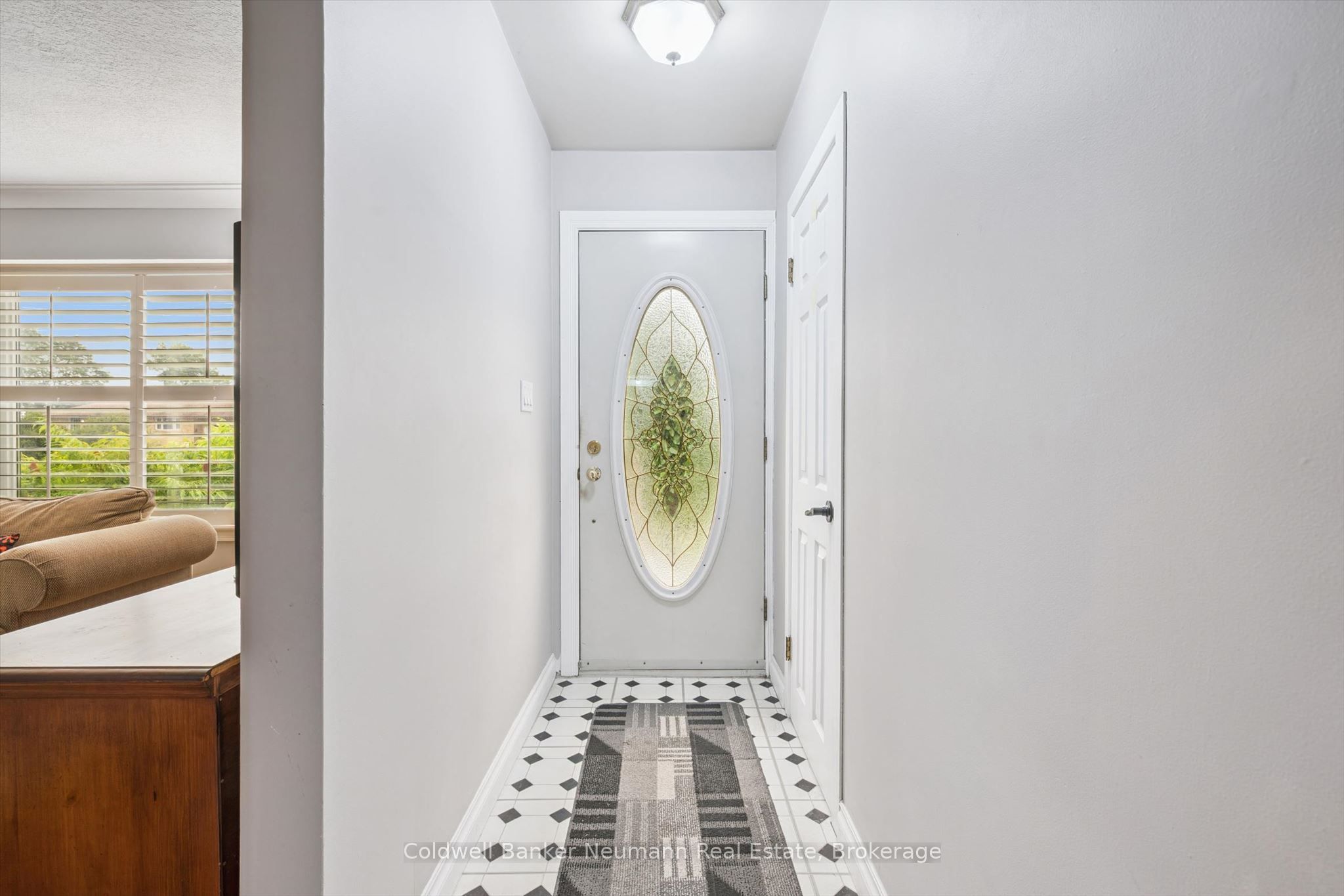 195 Victoria Road N Property Photo 5
