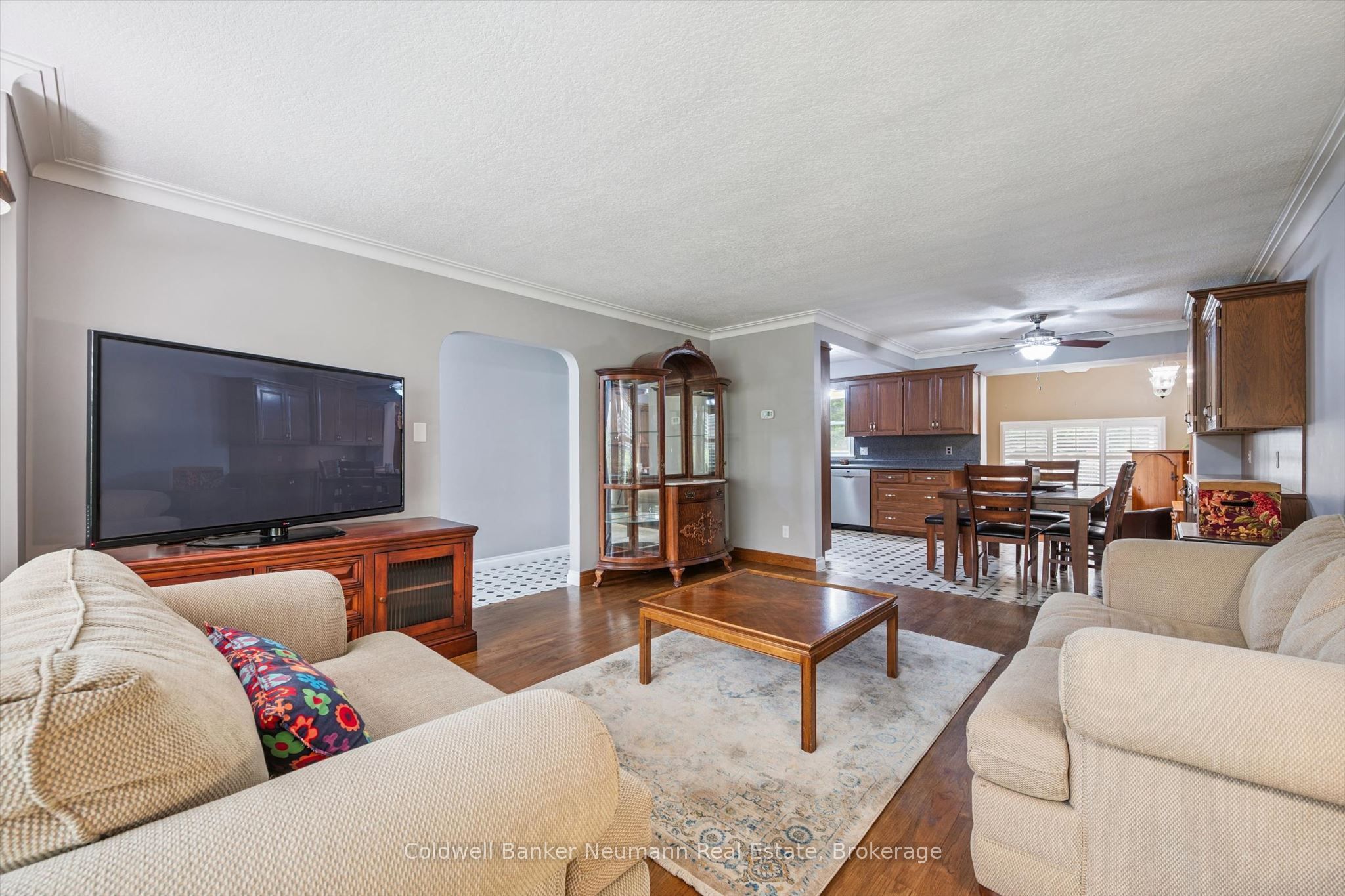 195 Victoria Road N Property Photo 8