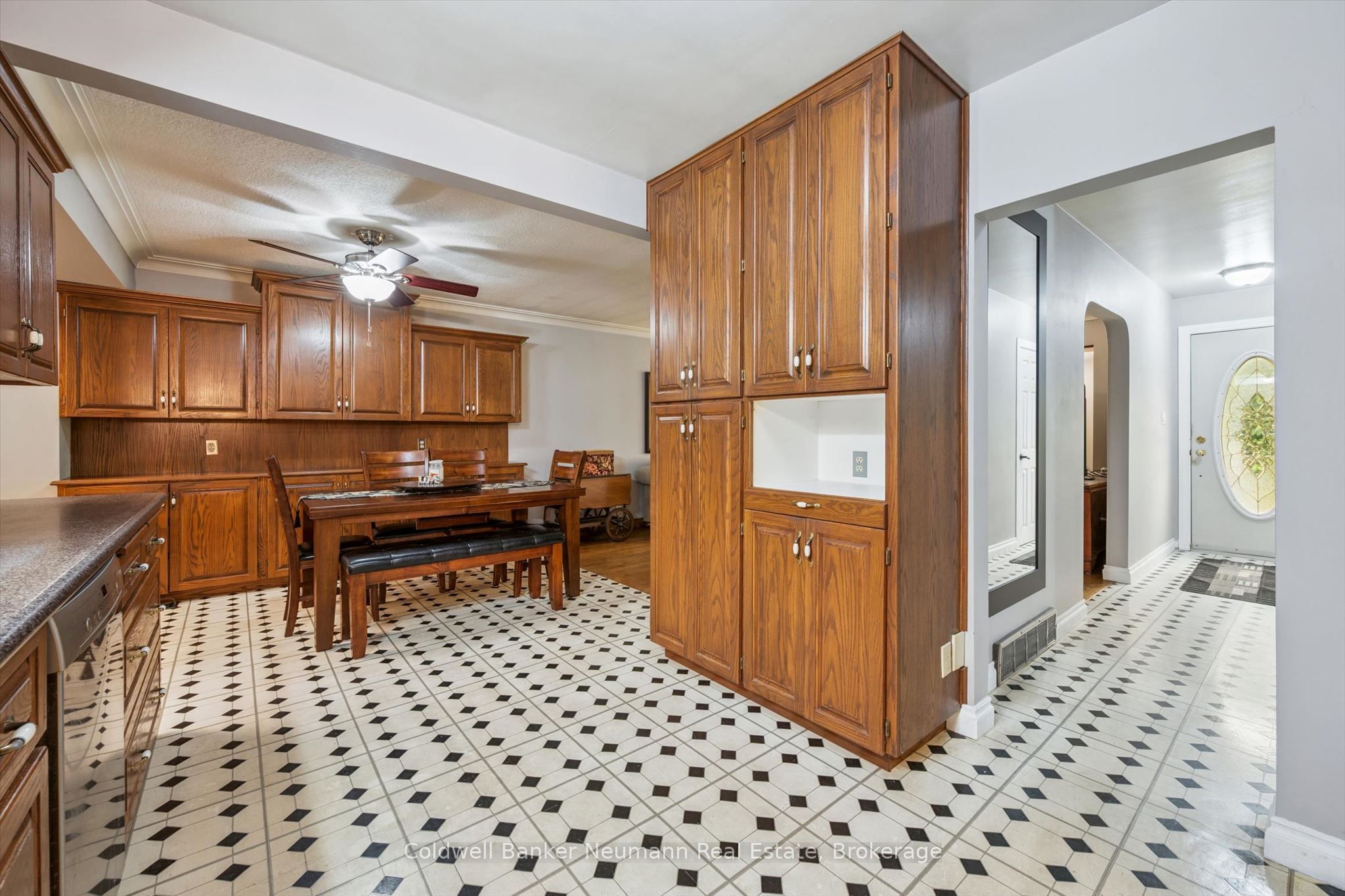 195 Victoria Road N Property Photo 12