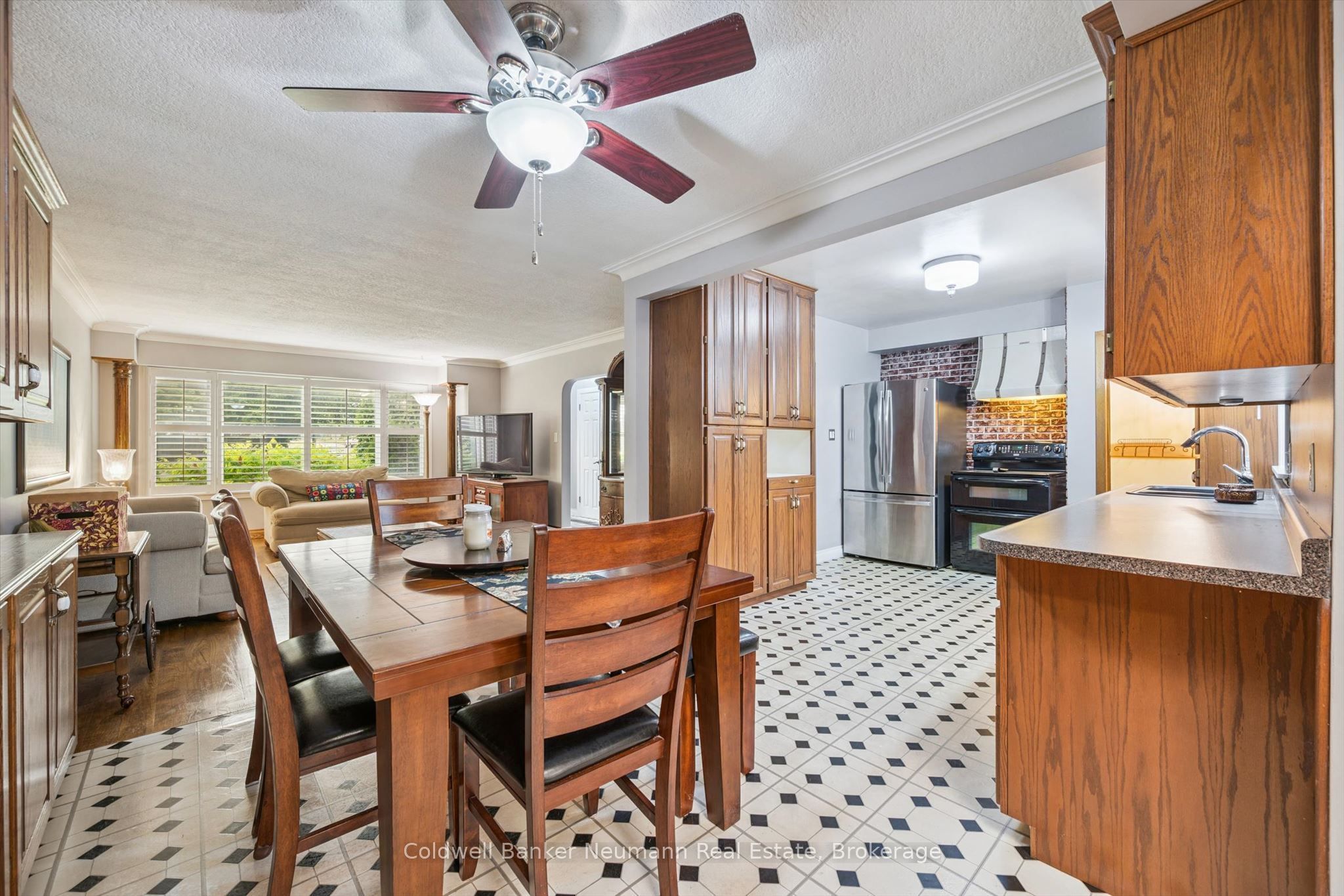 195 Victoria Road N Property Photo 15