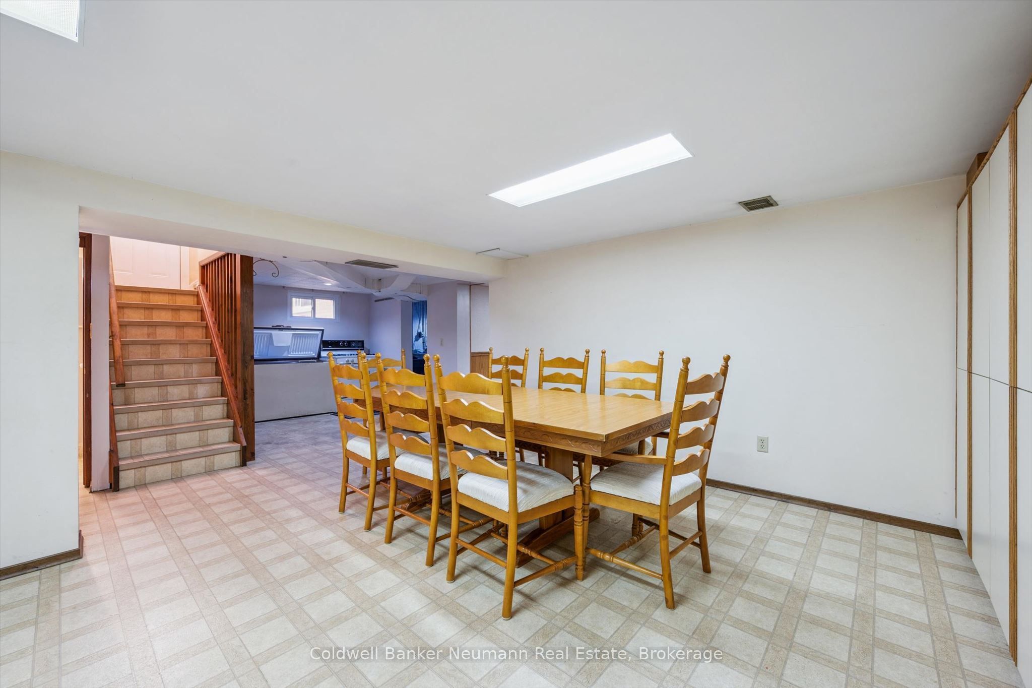 195 Victoria Road N Property Photo 27