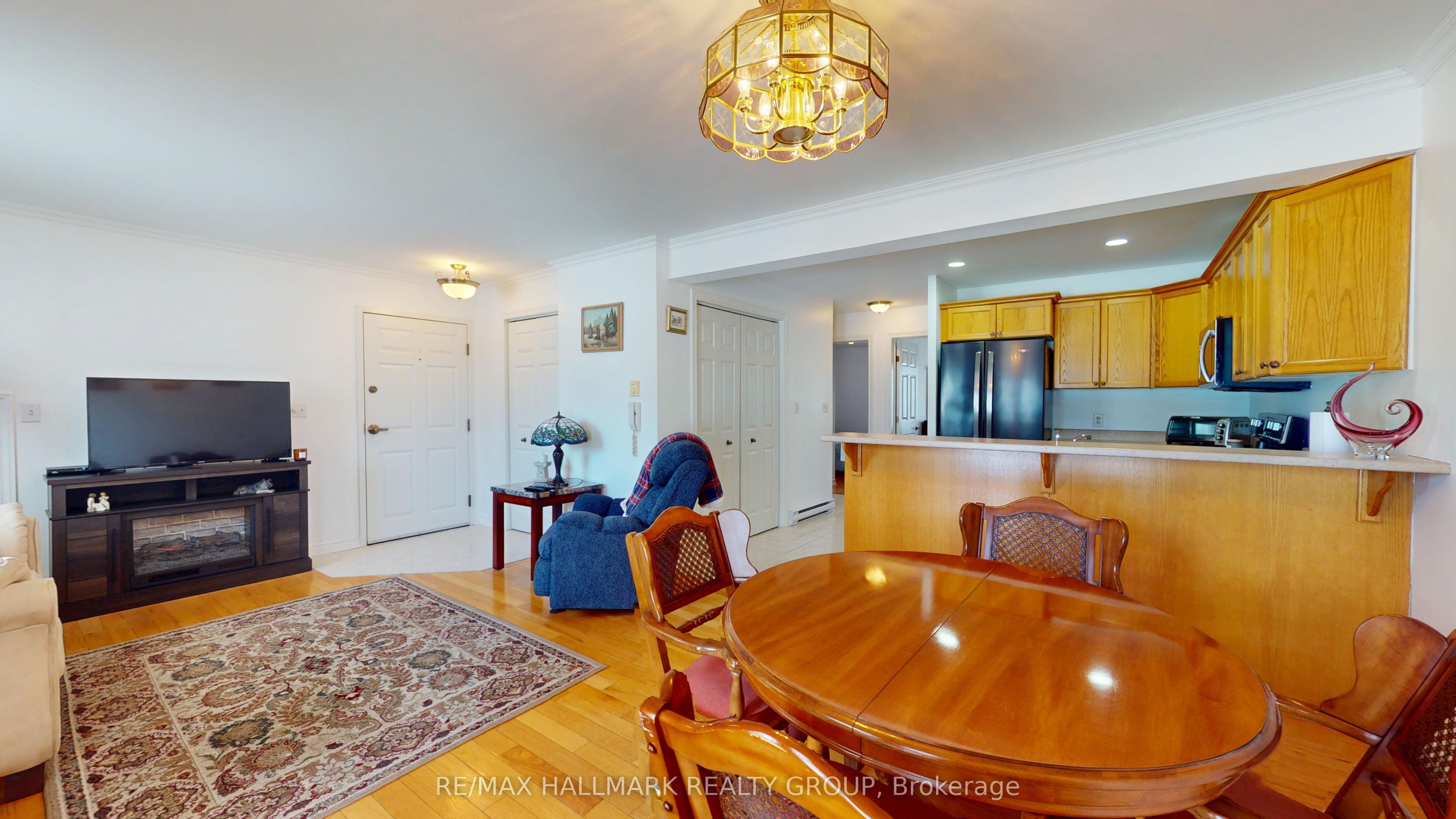 237 Oak Street W 1102 Property Photo 4