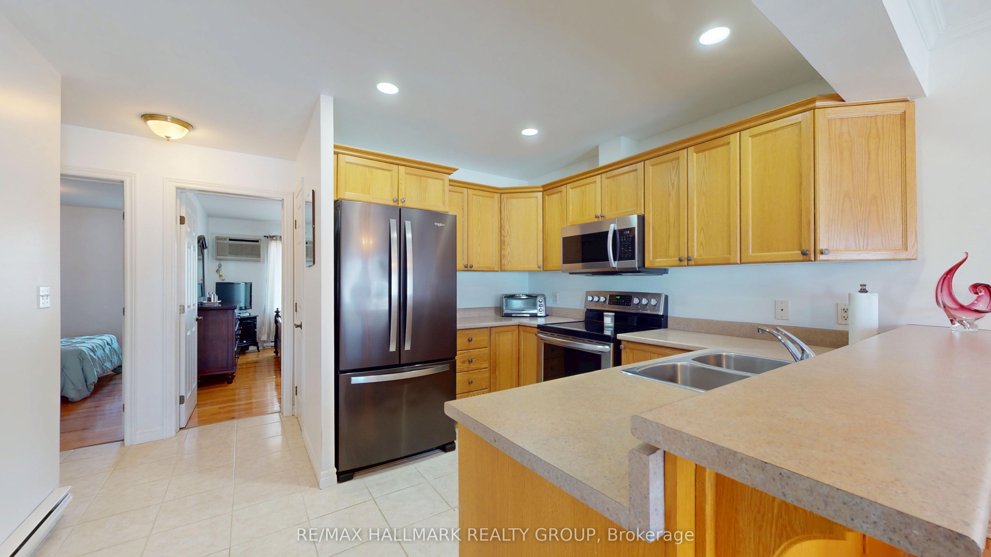 237 Oak Street W 1102 Property Photo 13