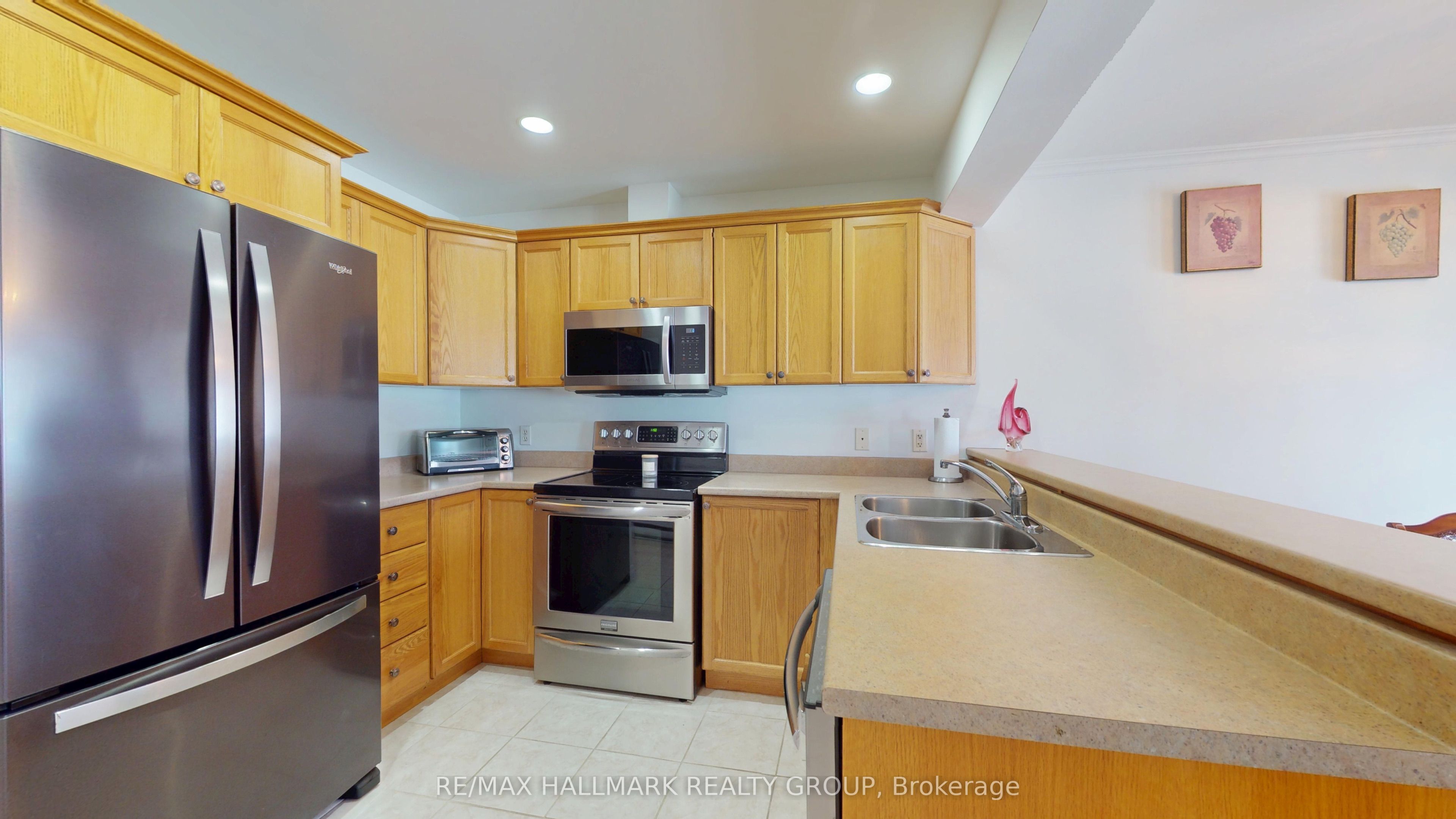 237 Oak Street W 1102 Property Photo 14