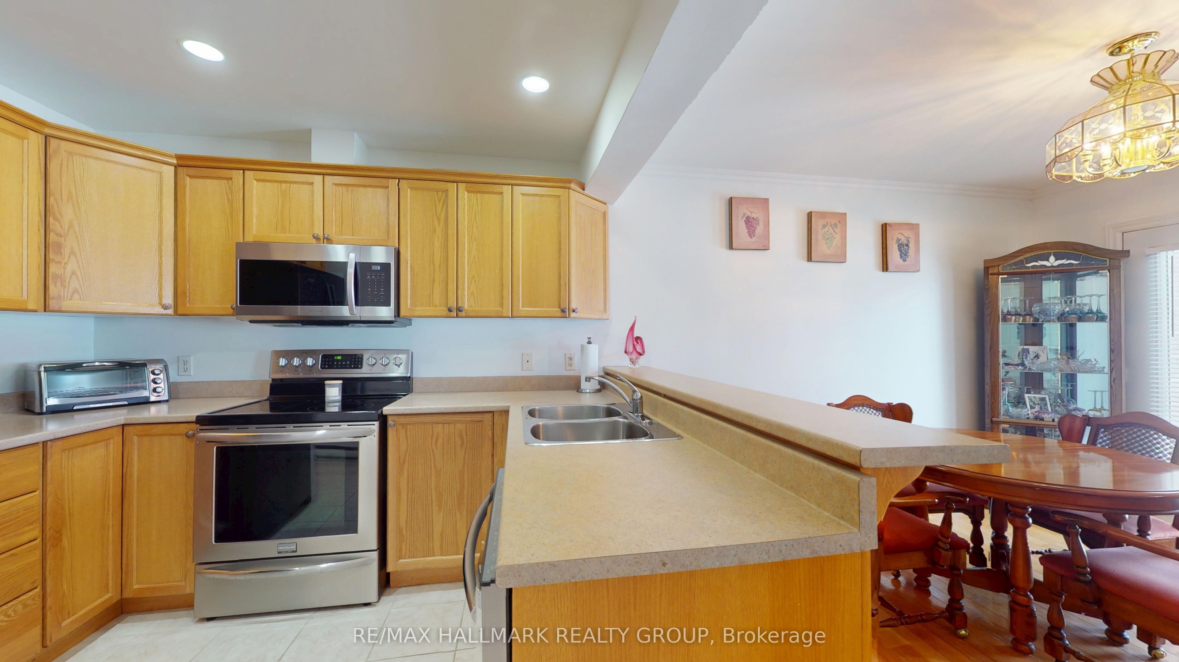 237 Oak Street W 1102 Property Photo 16