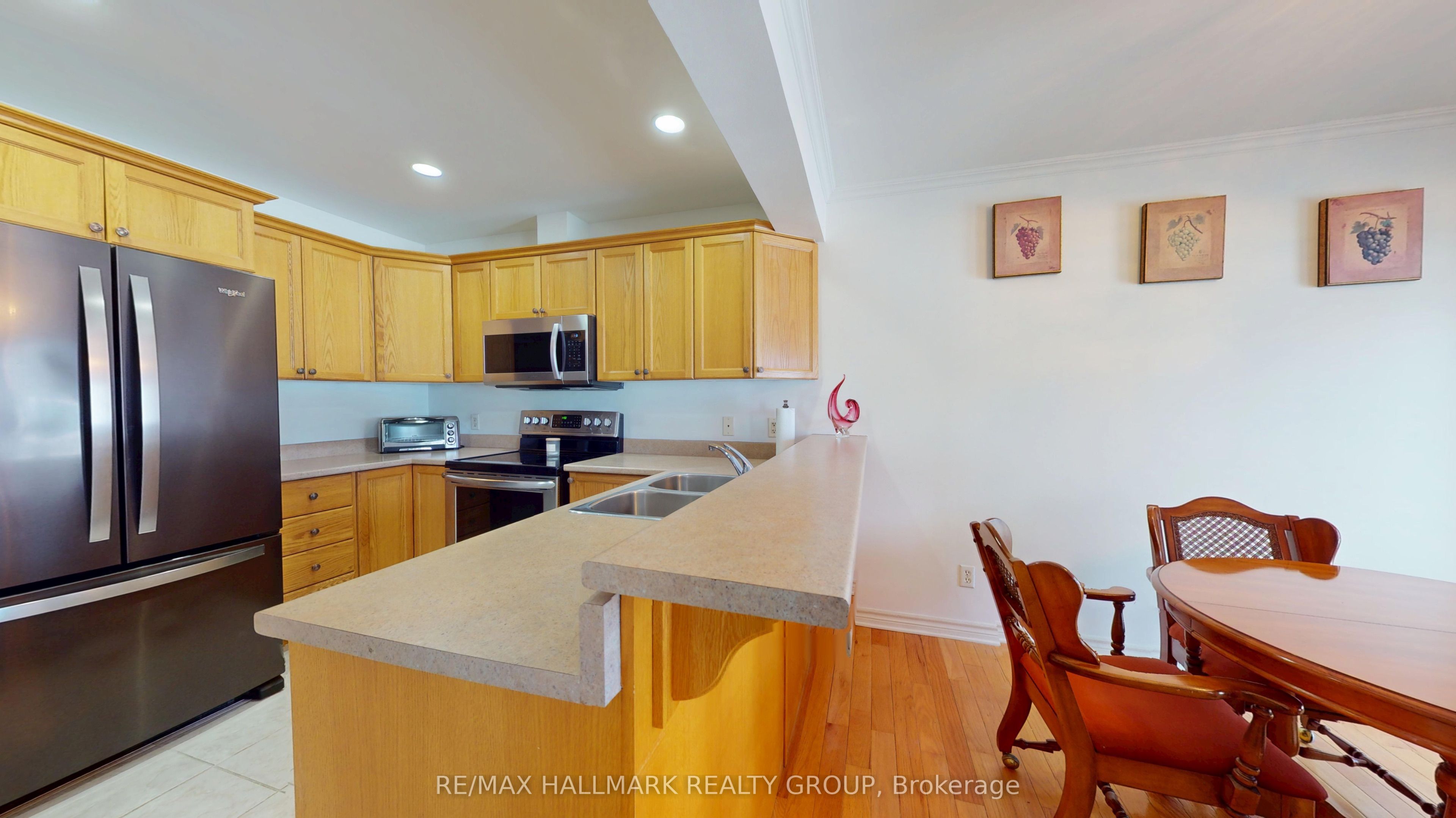 237 Oak Street W 1102 Property Photo 17