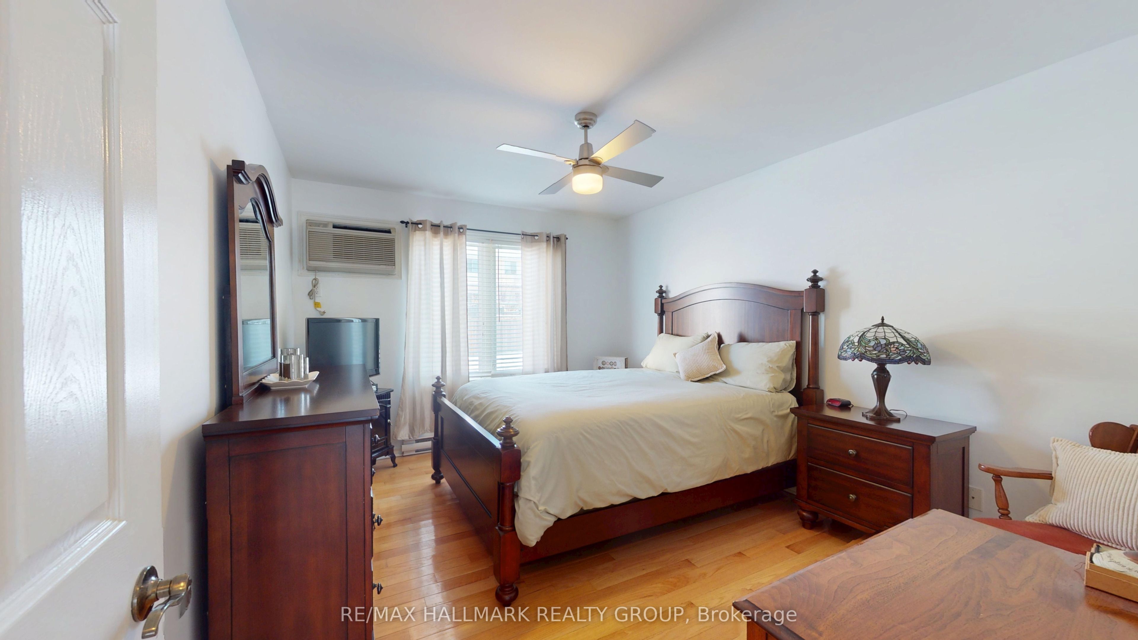 237 Oak Street W 1102 Property Photo 20
