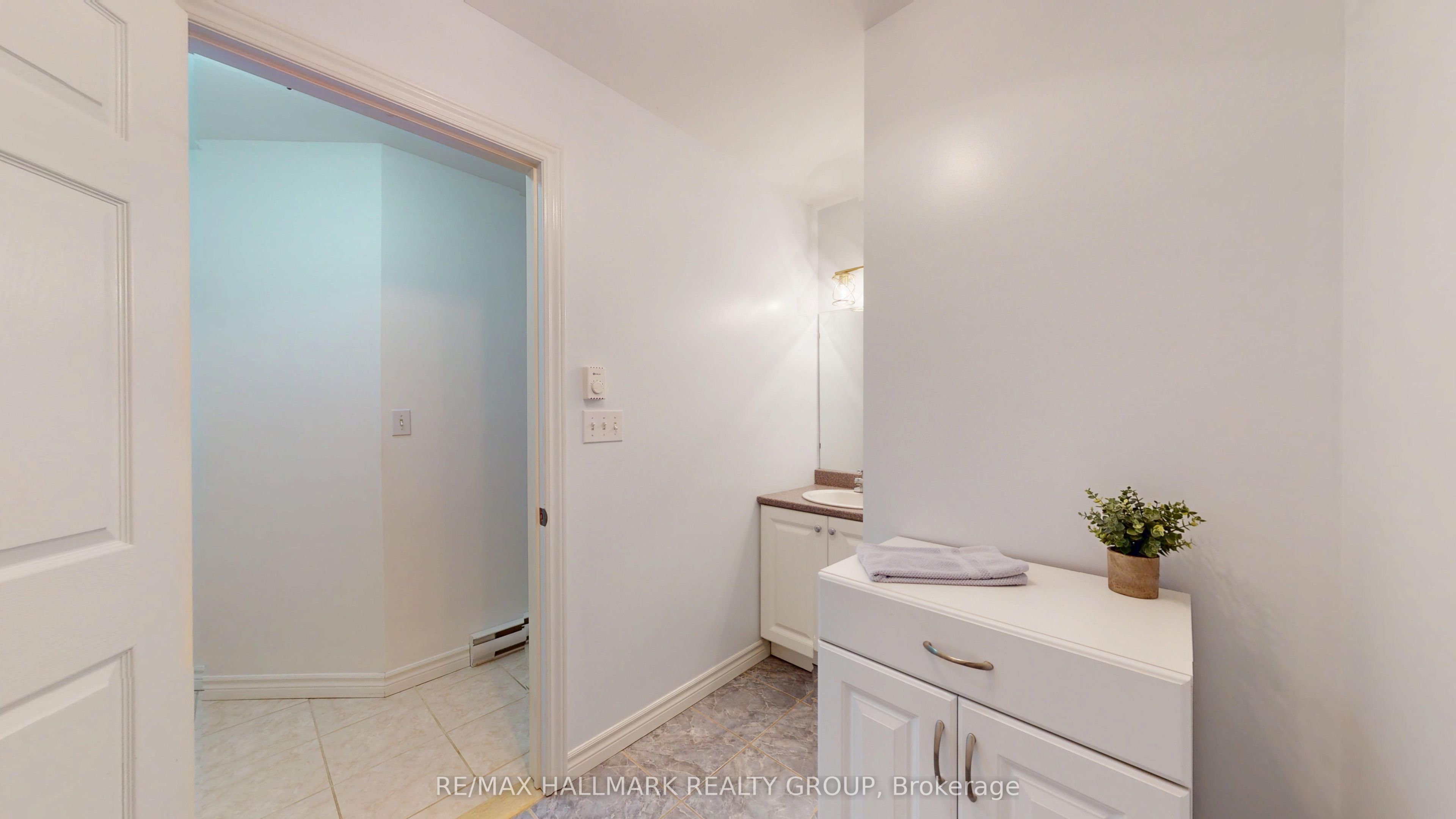 237 Oak Street W 1102 Property Photo 24
