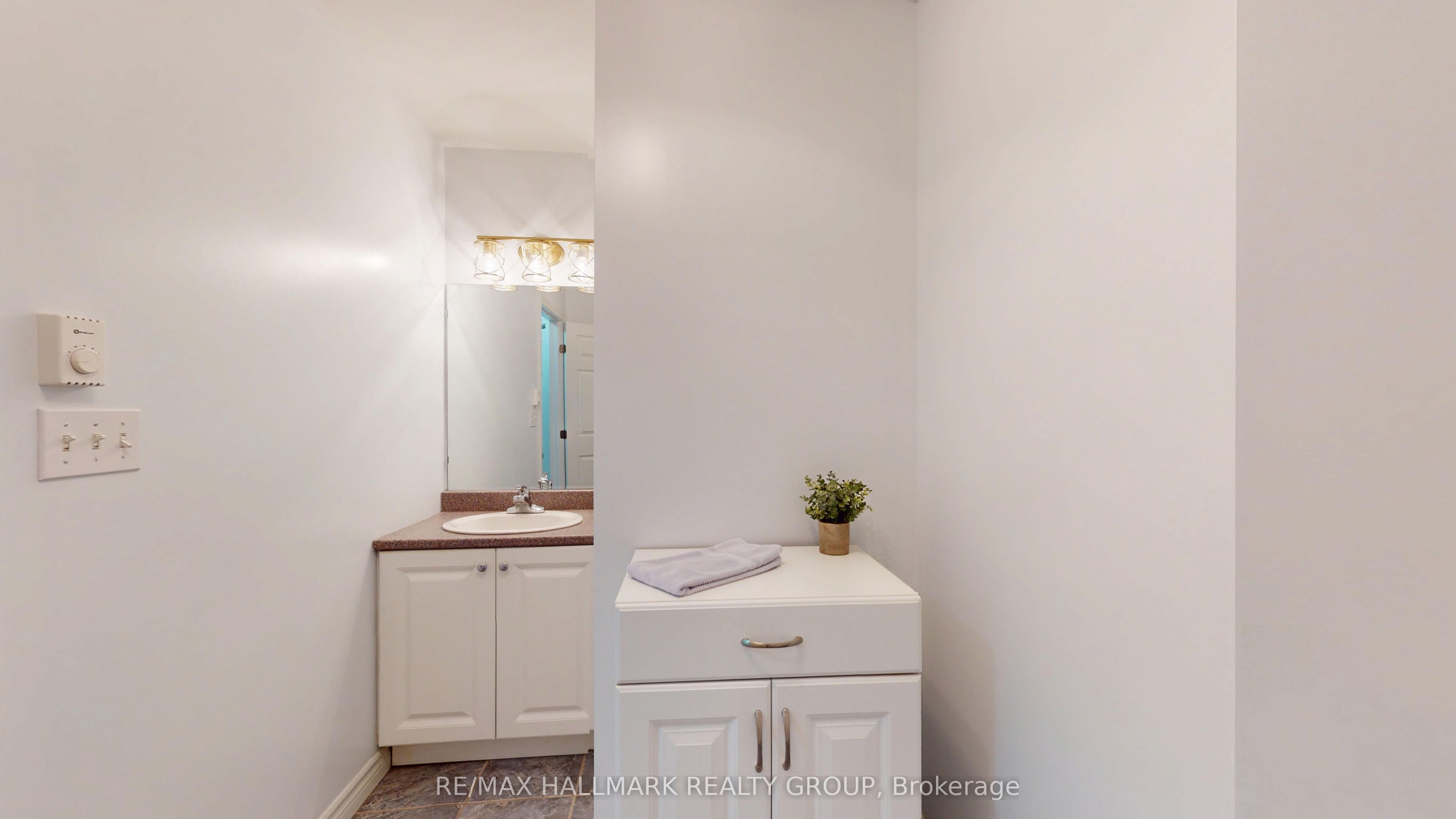 237 Oak Street W 1102 Property Photo 25