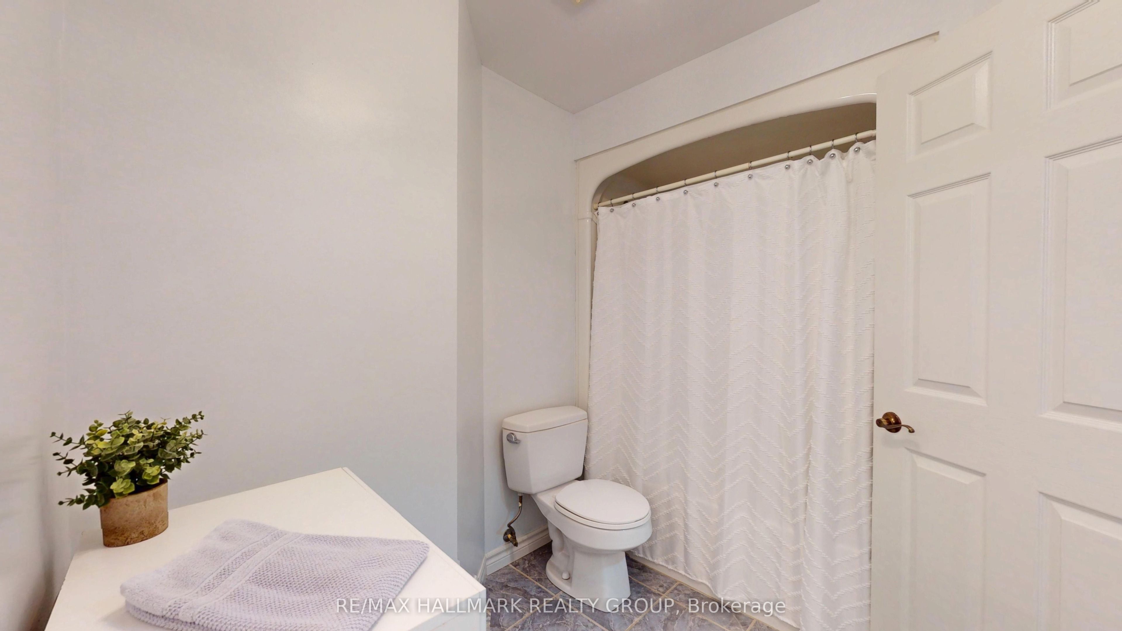 237 Oak Street W 1102 Property Photo 26