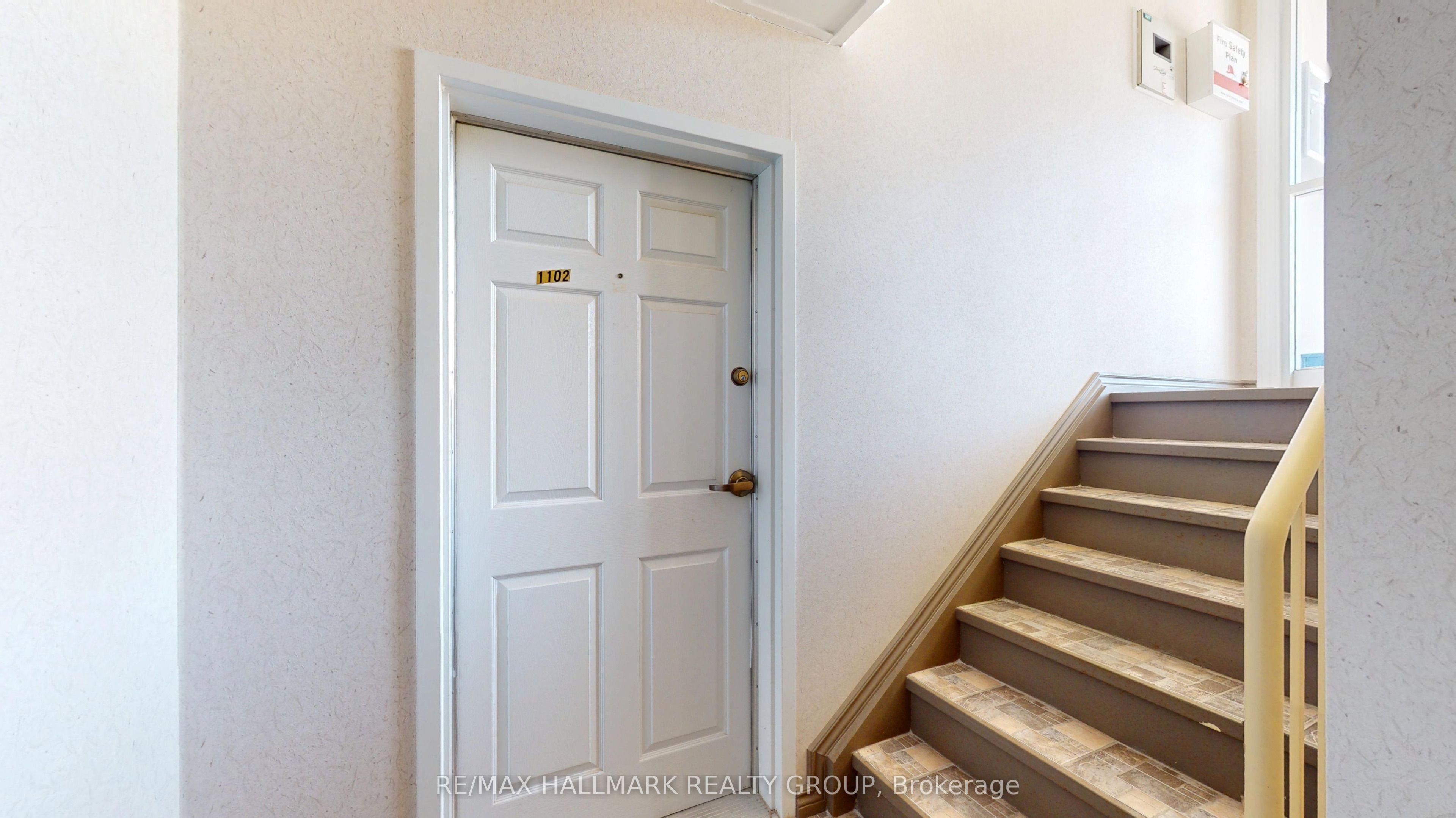 237 Oak Street W 1102 Property Photo 27