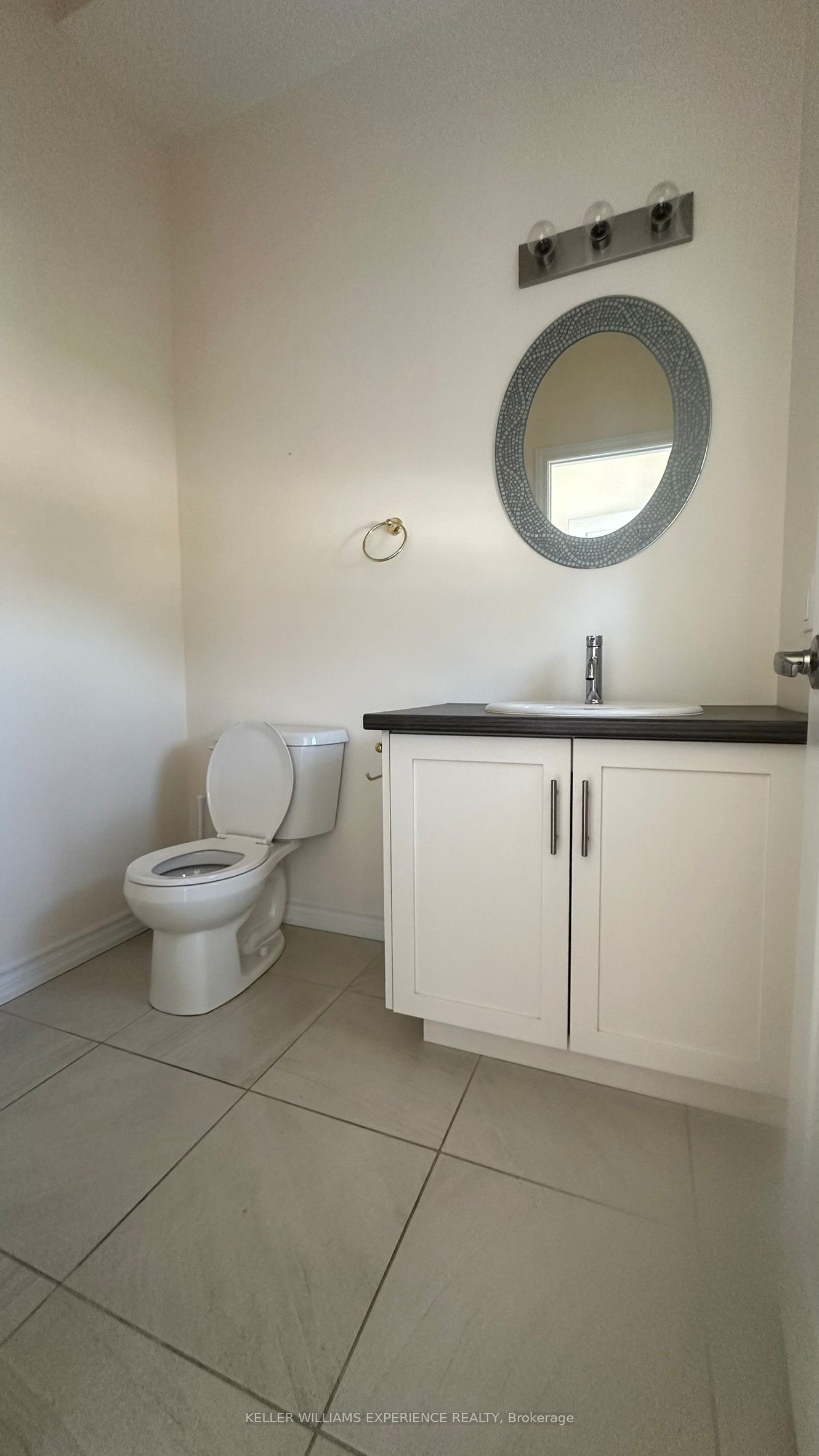 121 Rosie Street Property Photo 3