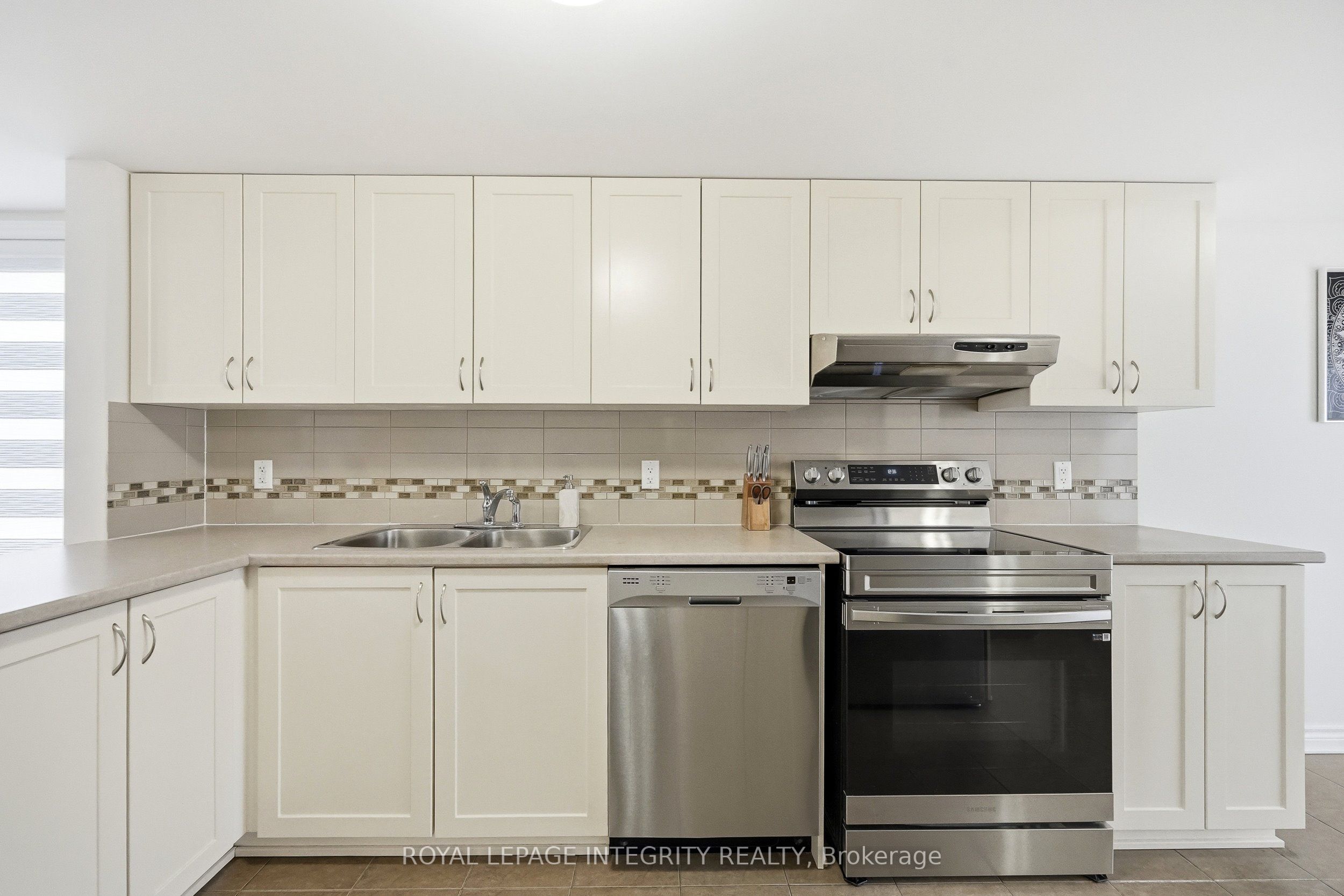 2341 Esprit Drive Property Photo 8
