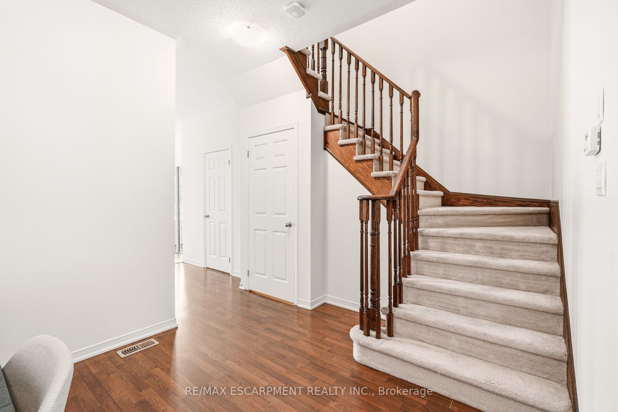 215 Nisbet Boulevard Property Photo 6