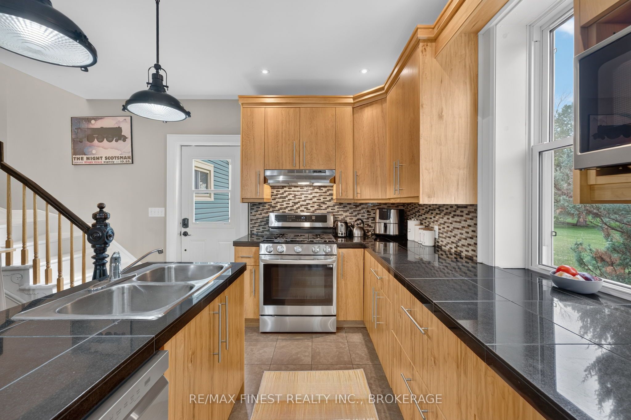 52 Main Street Property Photo 7