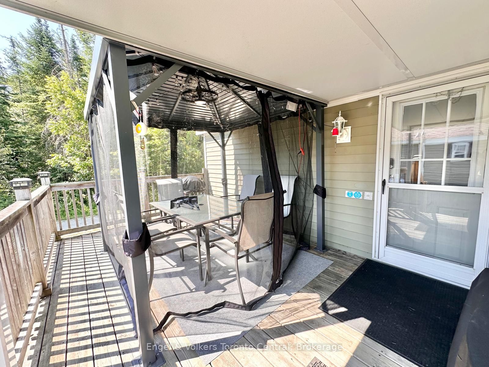 7489 Sideroad 5 E T113 Property Photo 6