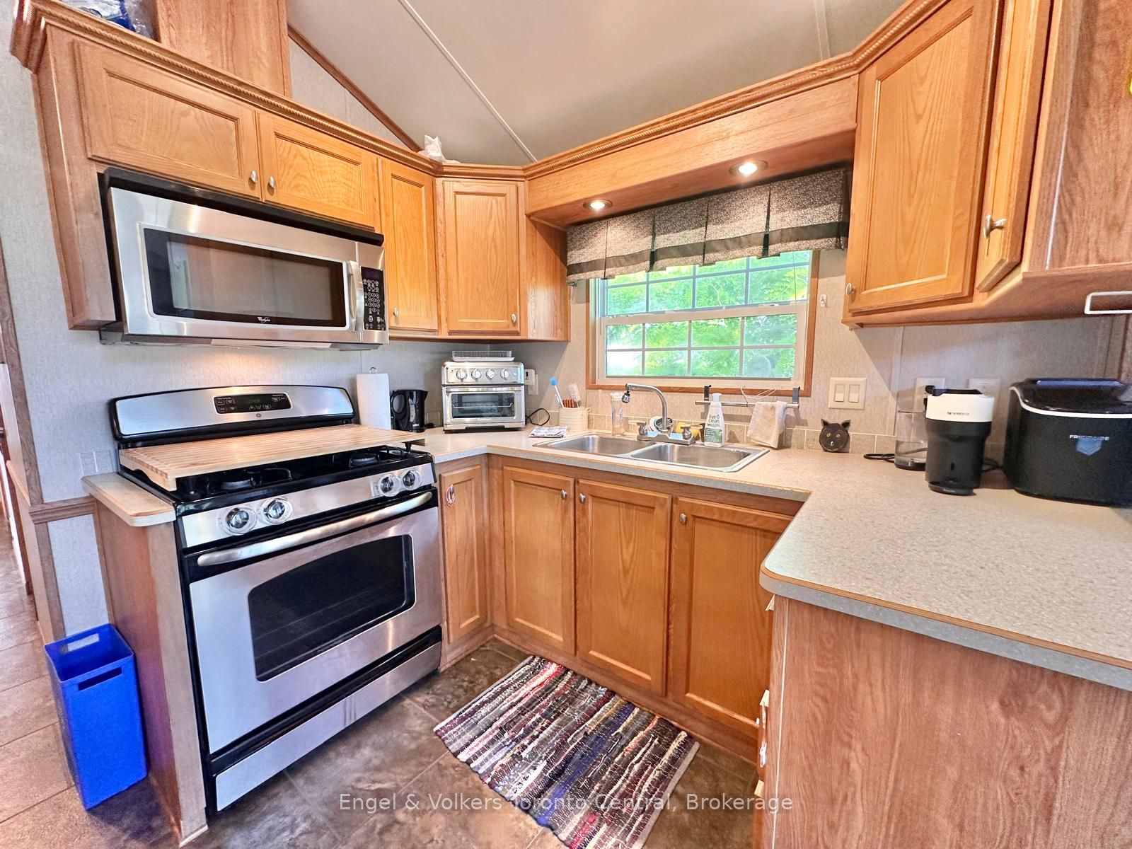 7489 Sideroad 5 E T113 Property Photo 9