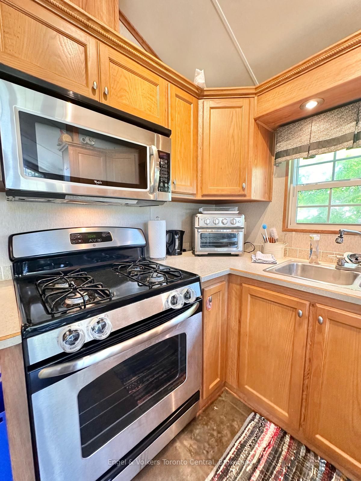 7489 Sideroad 5 E T113 Property Photo 12