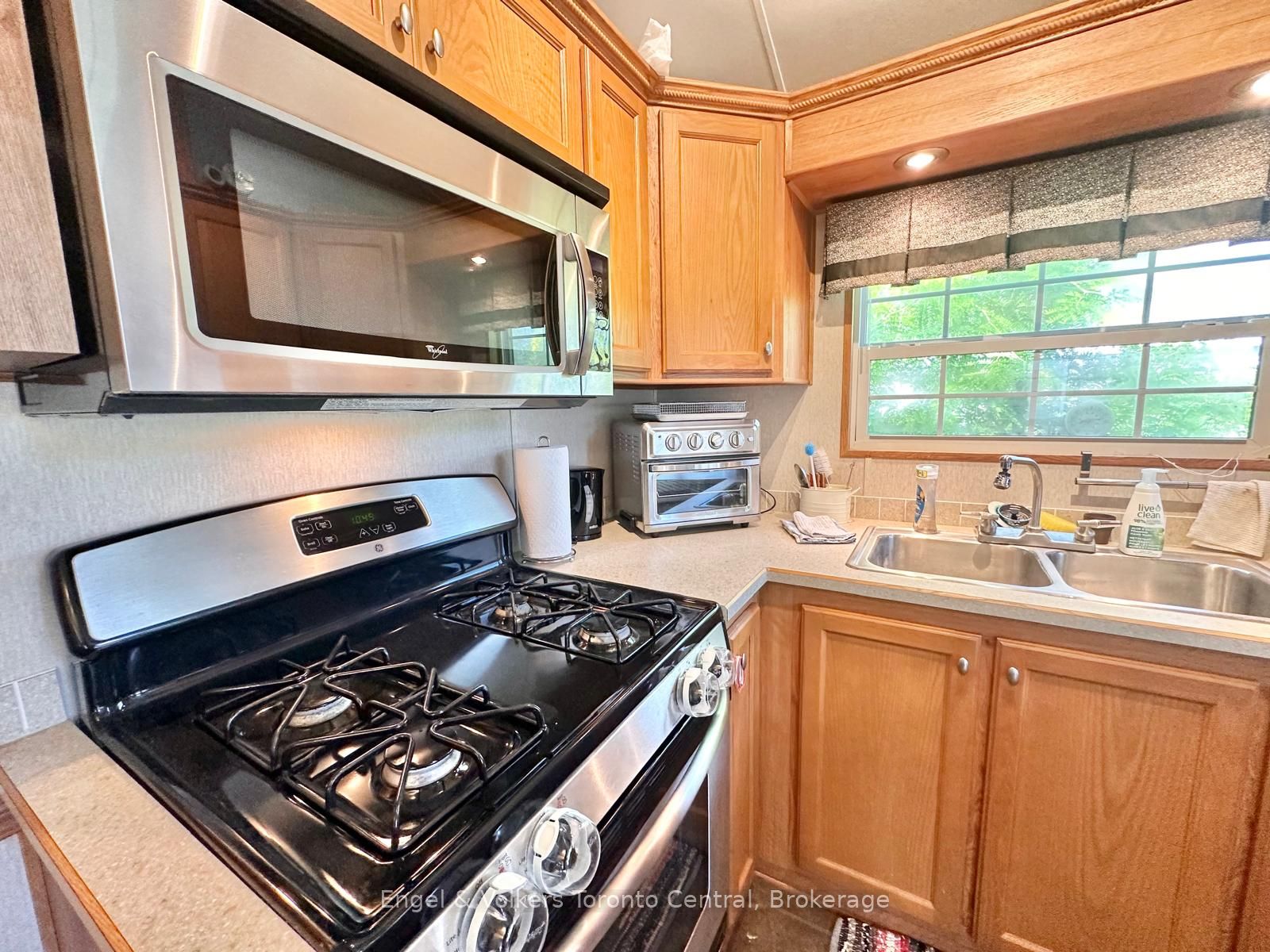 7489 Sideroad 5 E T113 Property Photo 13