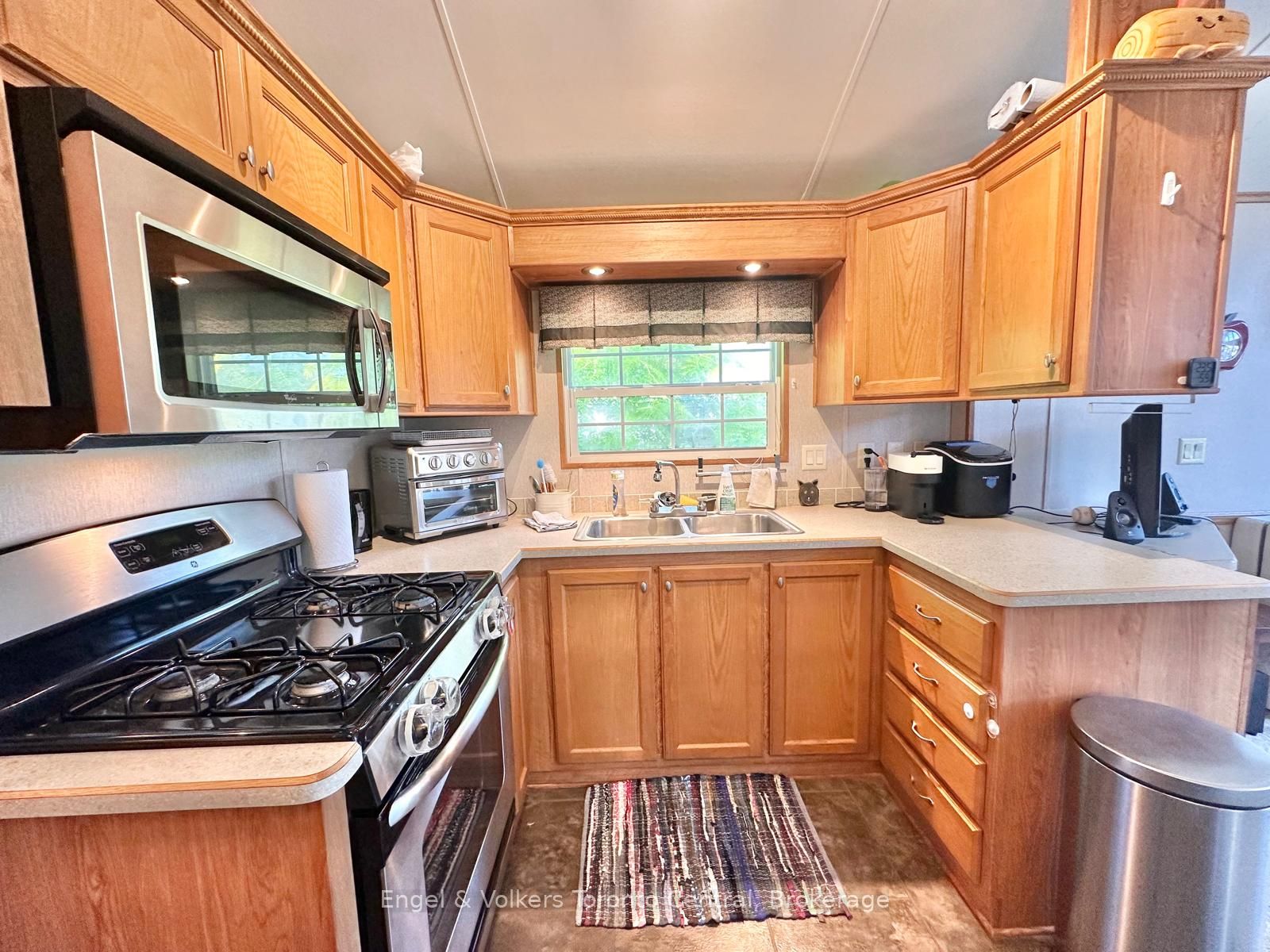 7489 Sideroad 5 E T113 Property Photo 14