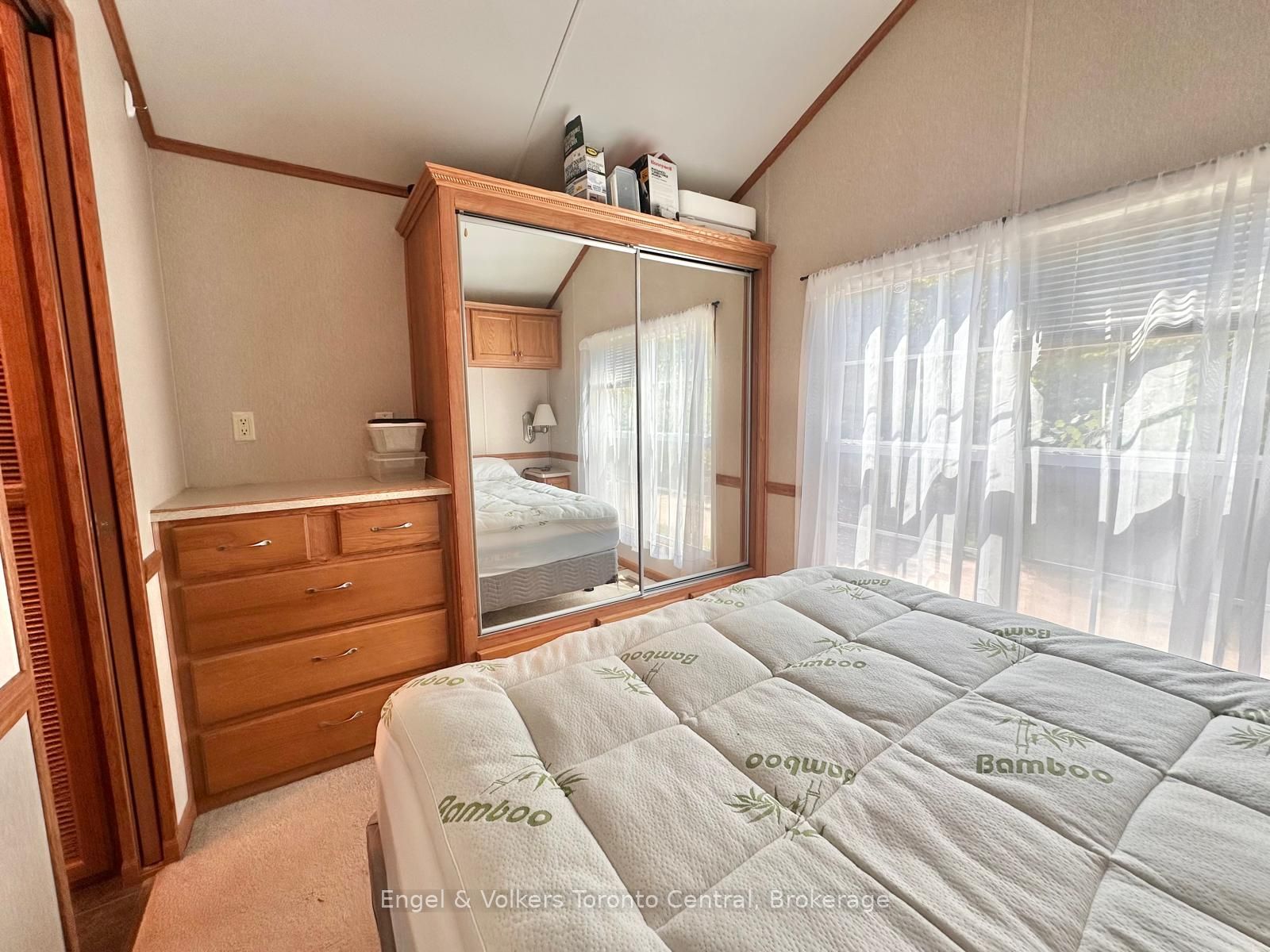 7489 Sideroad 5 E T113 Property Photo 18