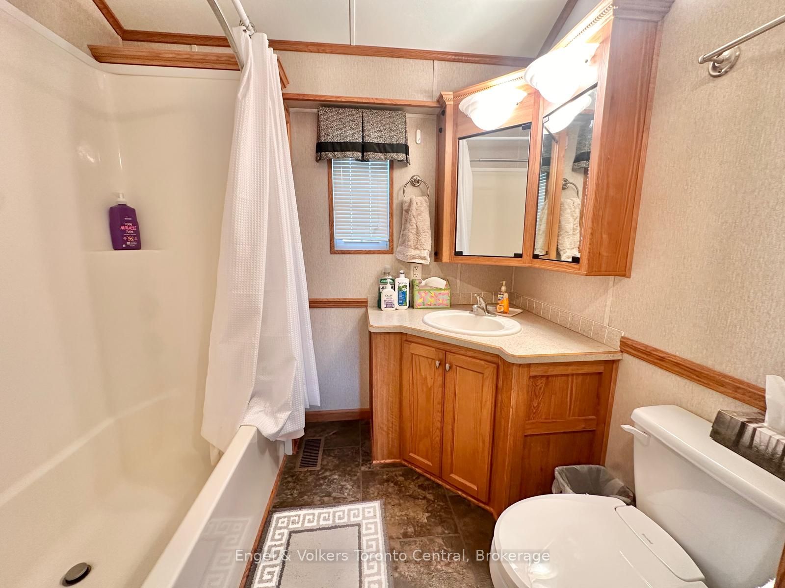 7489 Sideroad 5 E T113 Property Photo 23