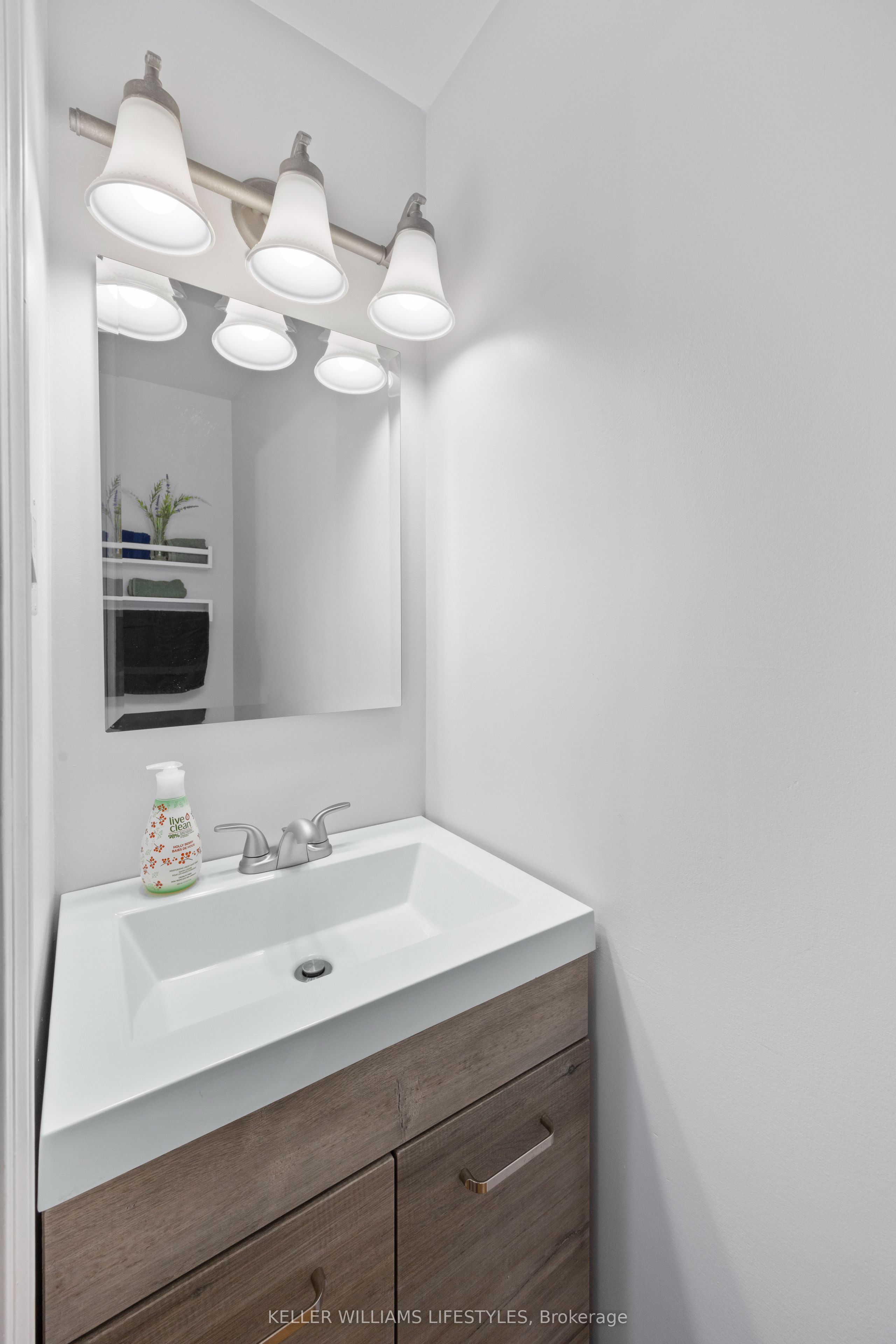 219 Dundas Street W Property Photo 20
