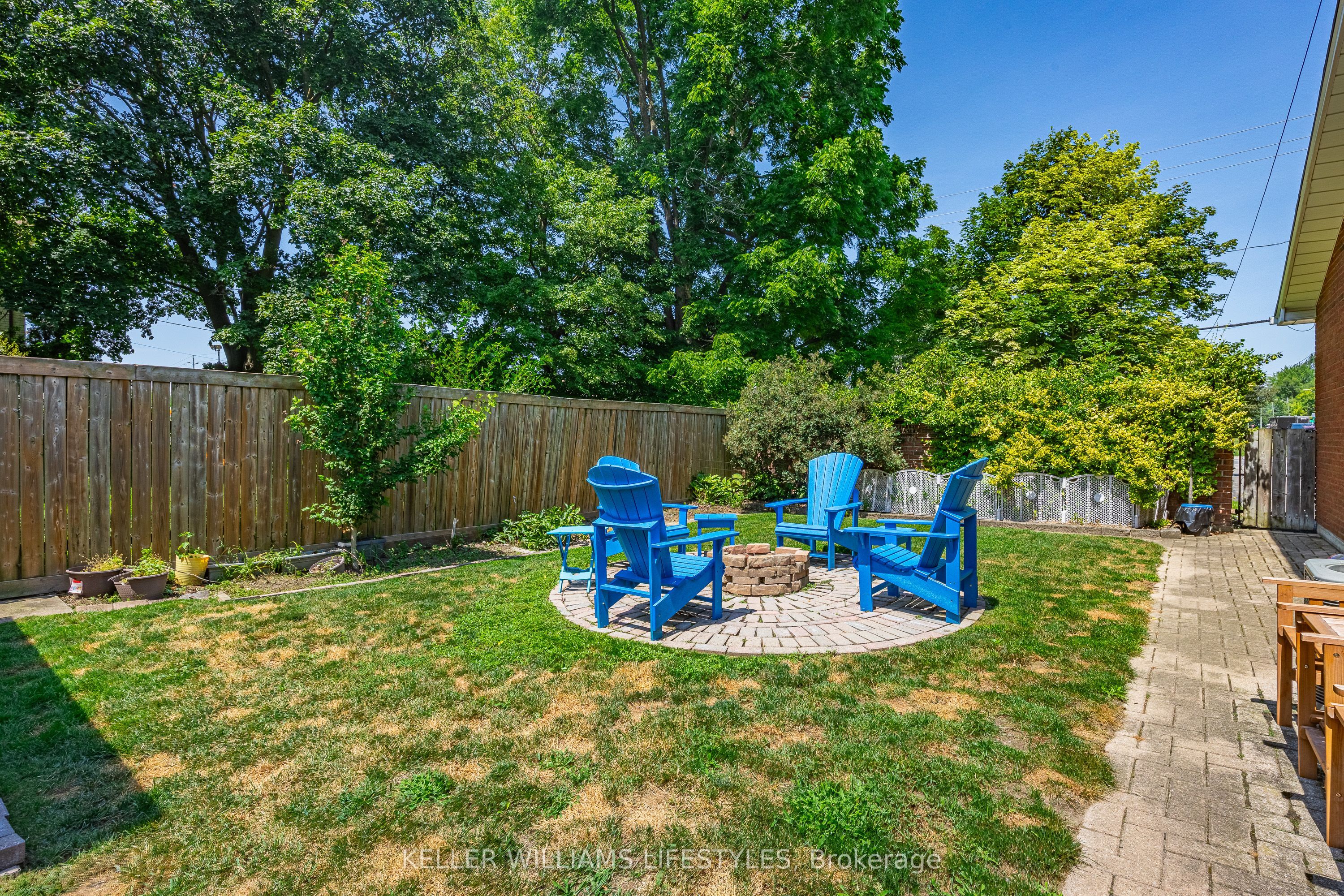 219 Dundas Street W Property Photo 45