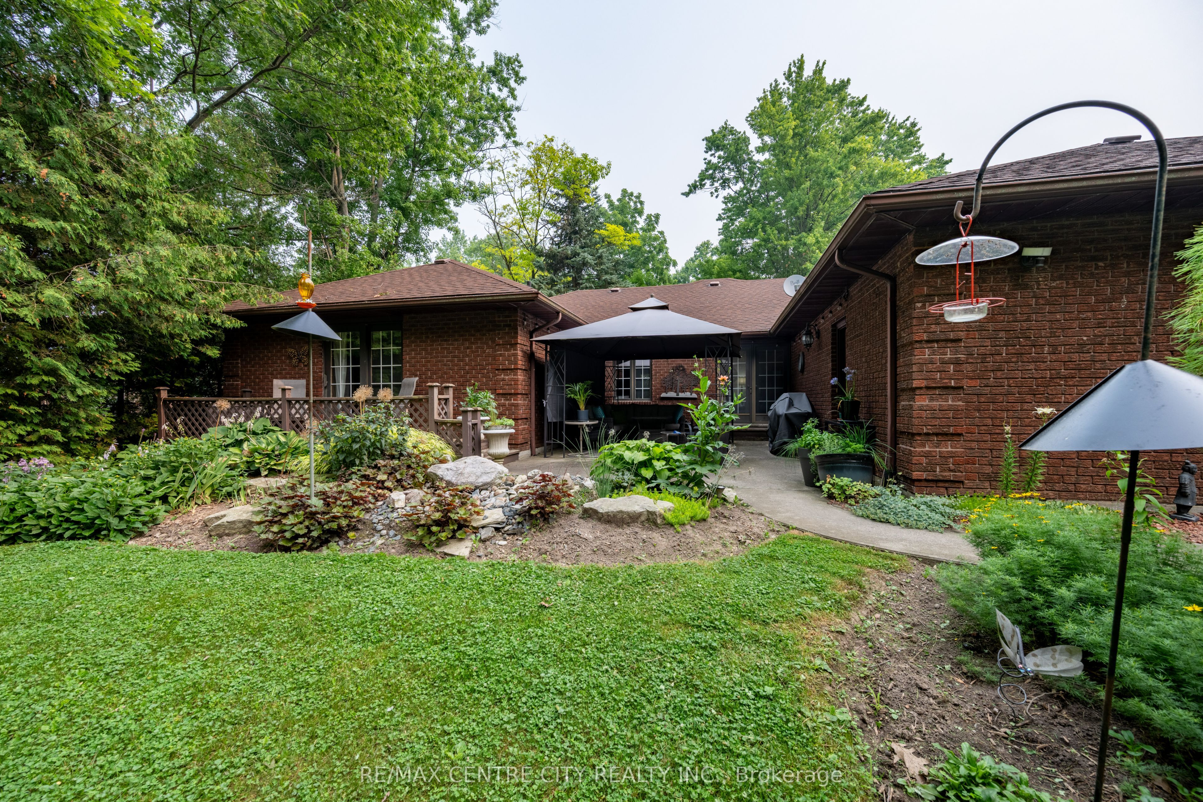 42067 Ferguson Line Property Photo 2