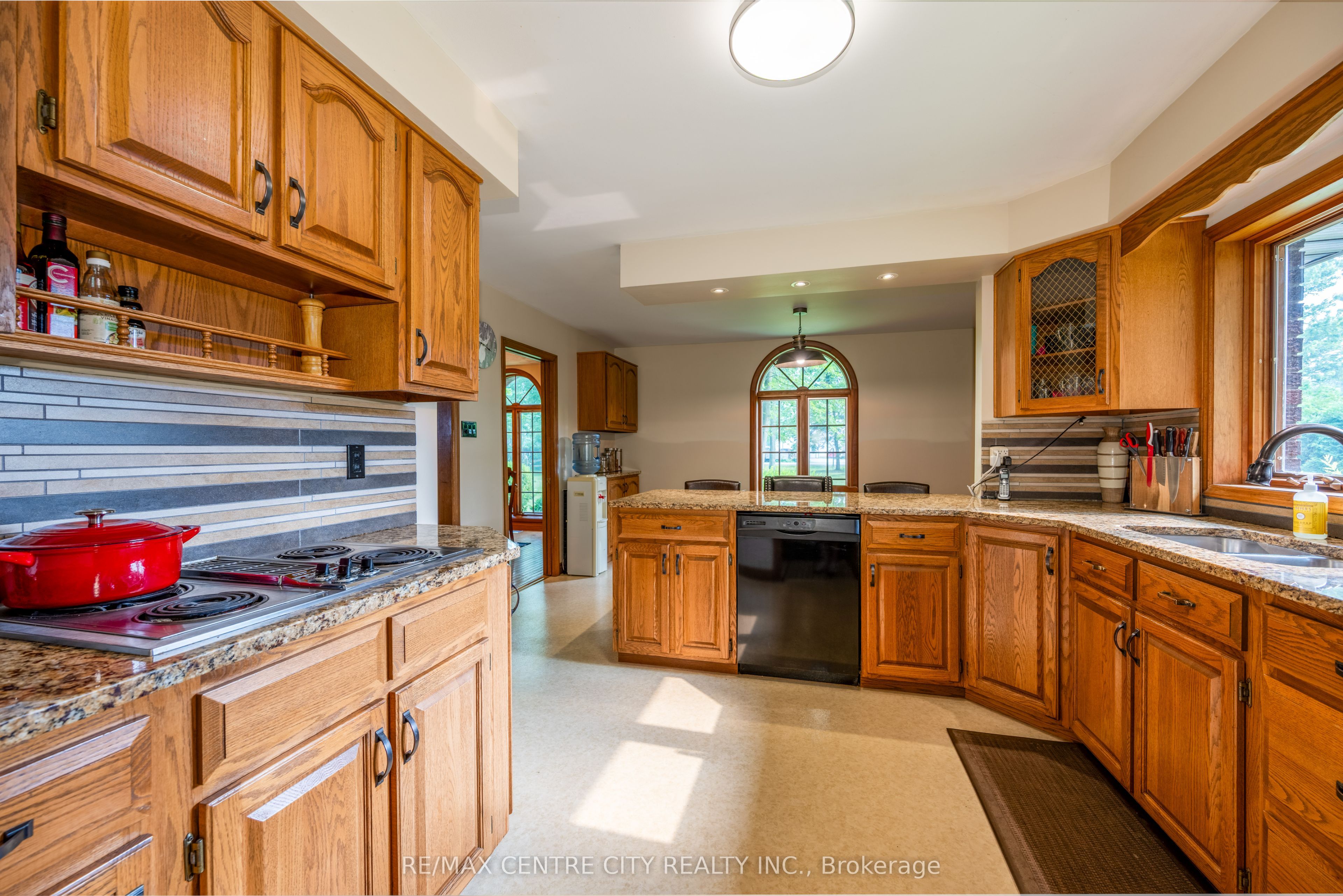 42067 Ferguson Line Property Photo 8