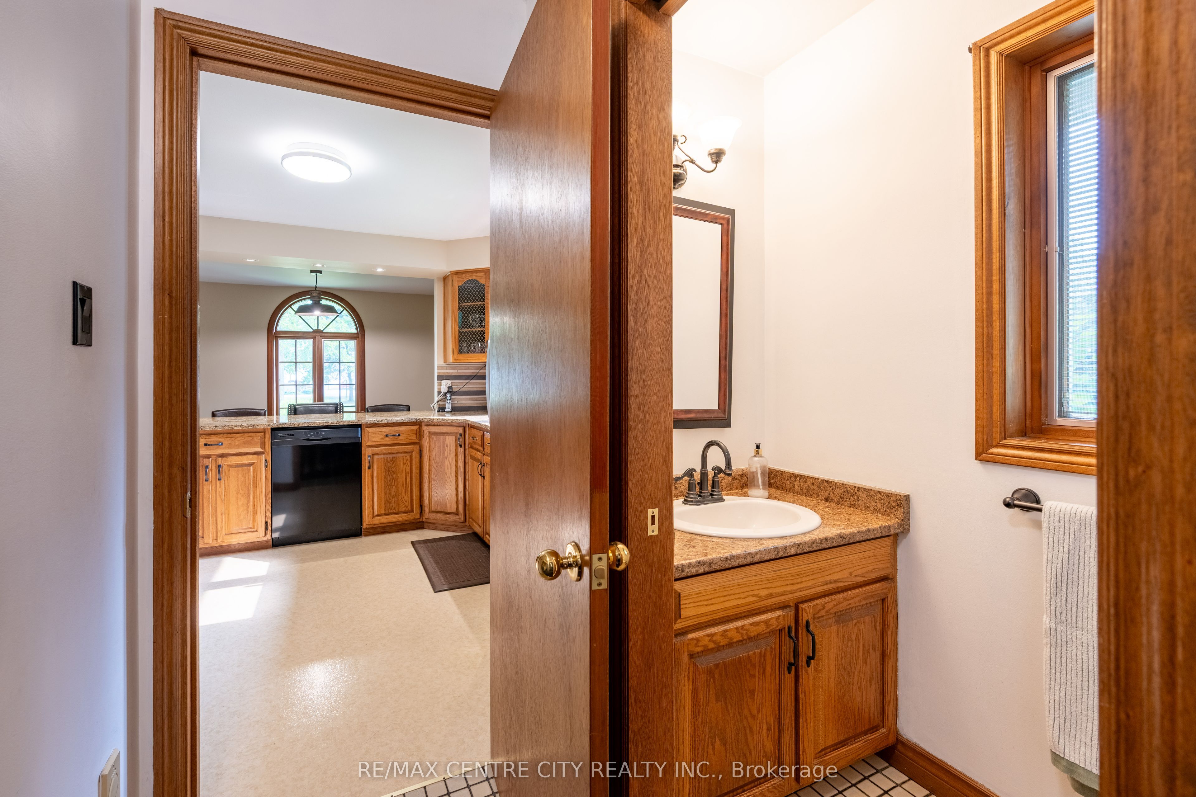 42067 Ferguson Line Property Photo 9