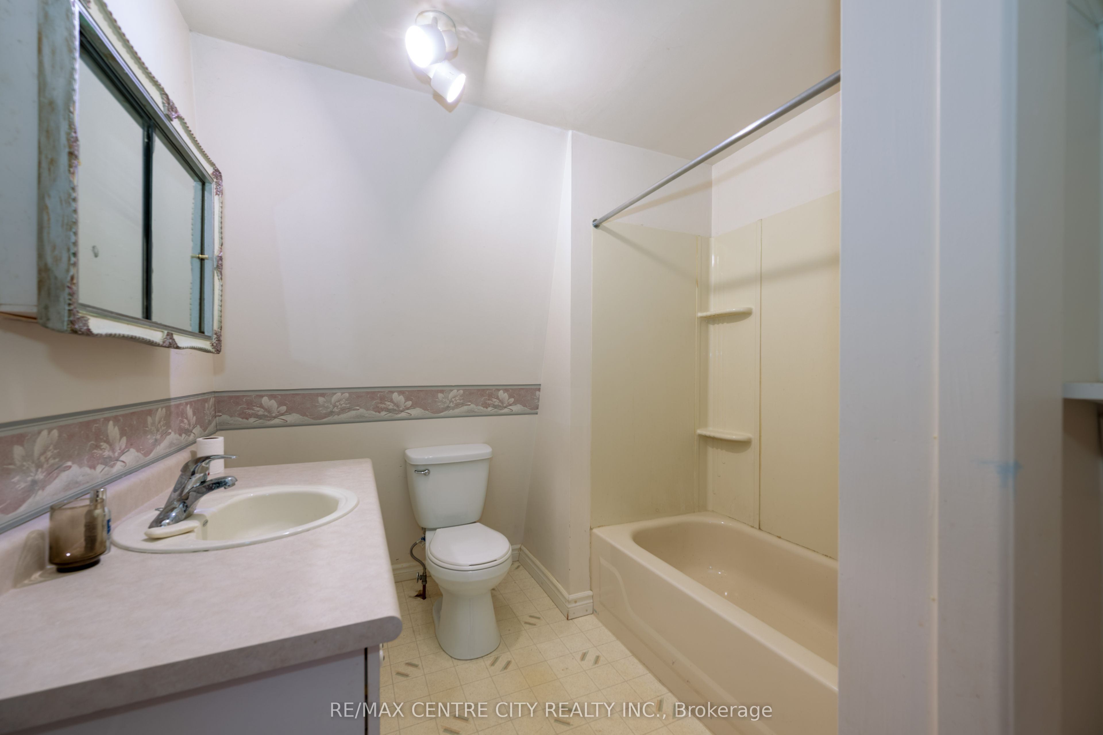 42067 Ferguson Line Property Photo 26