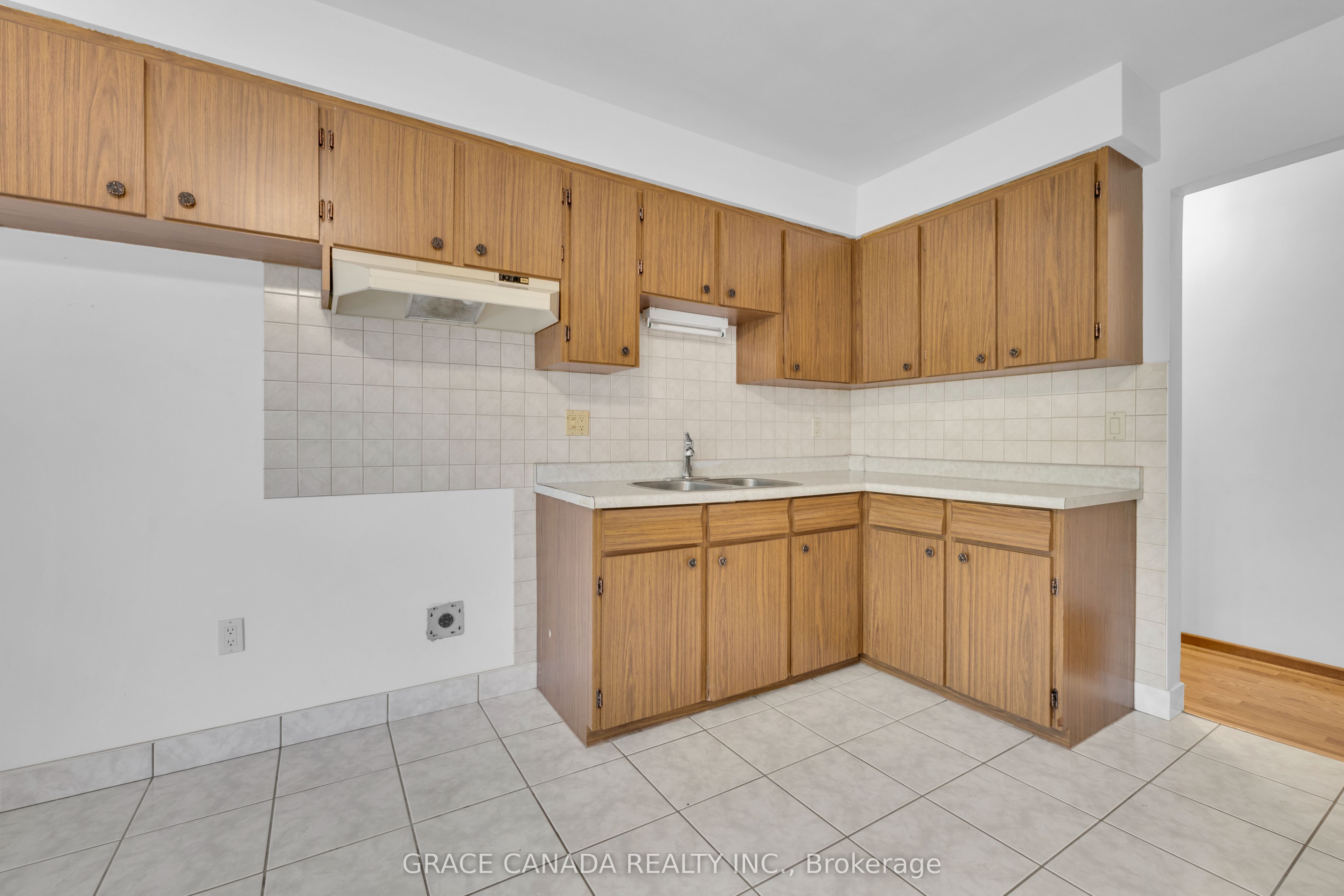4650 - 4666 Caboto Drive Property Photo 13
