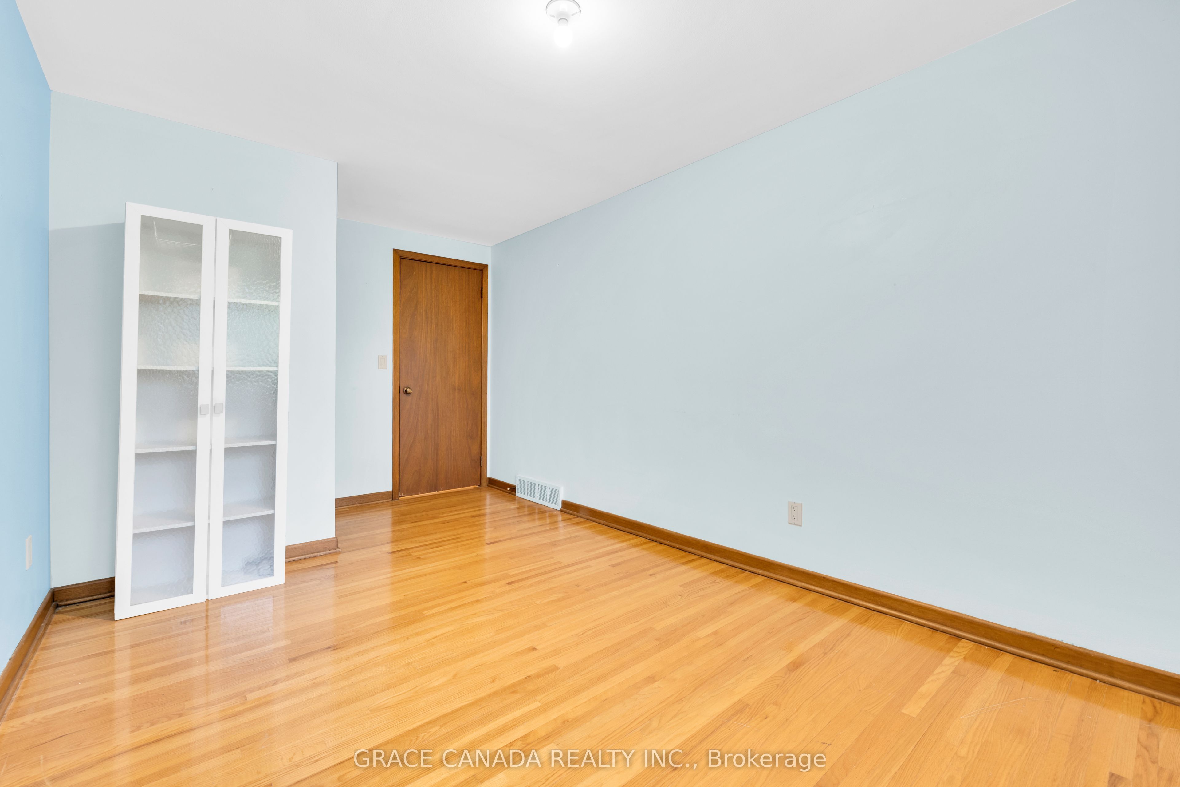 4650 - 4666 Caboto Drive Property Photo 19