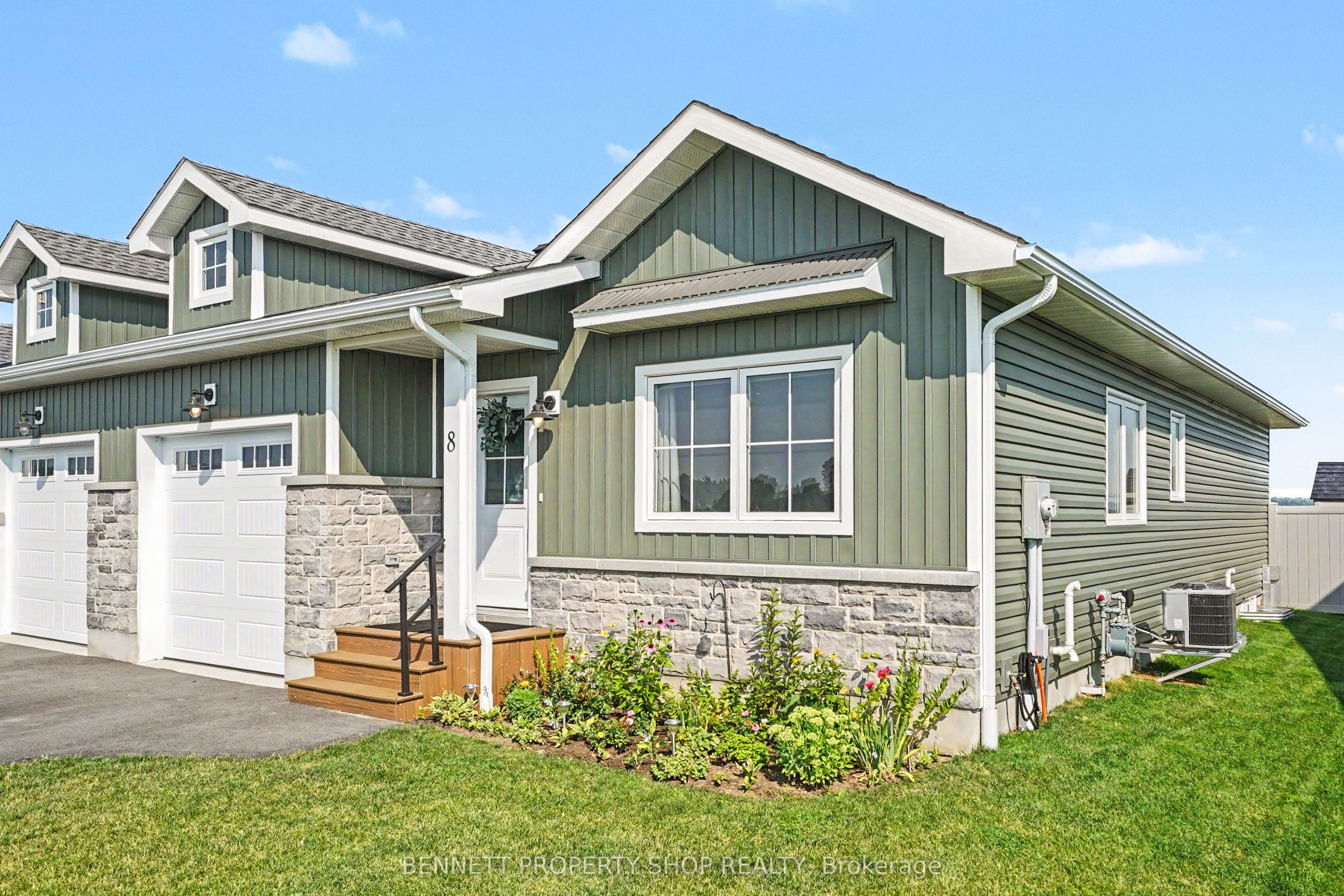8 Rotterdam Way Property Photo 2