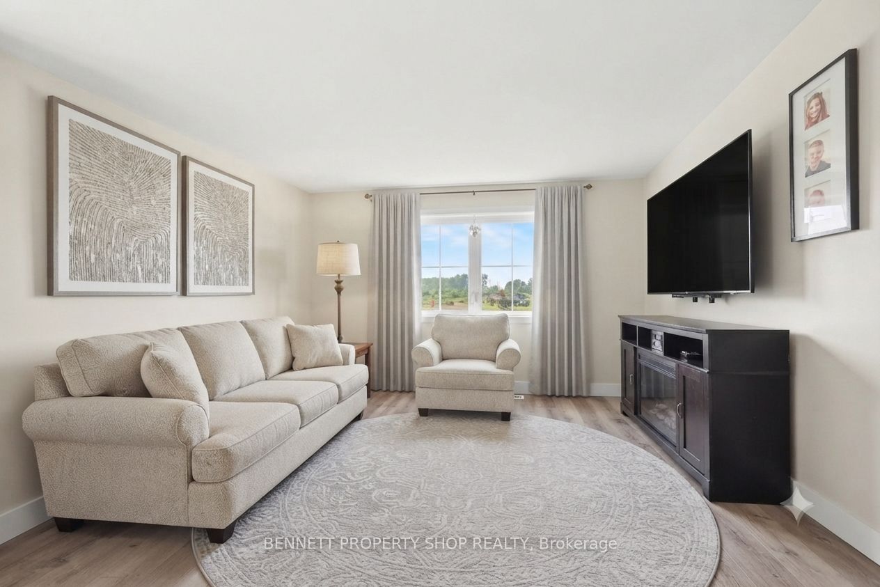 8 Rotterdam Way Property Photo 3