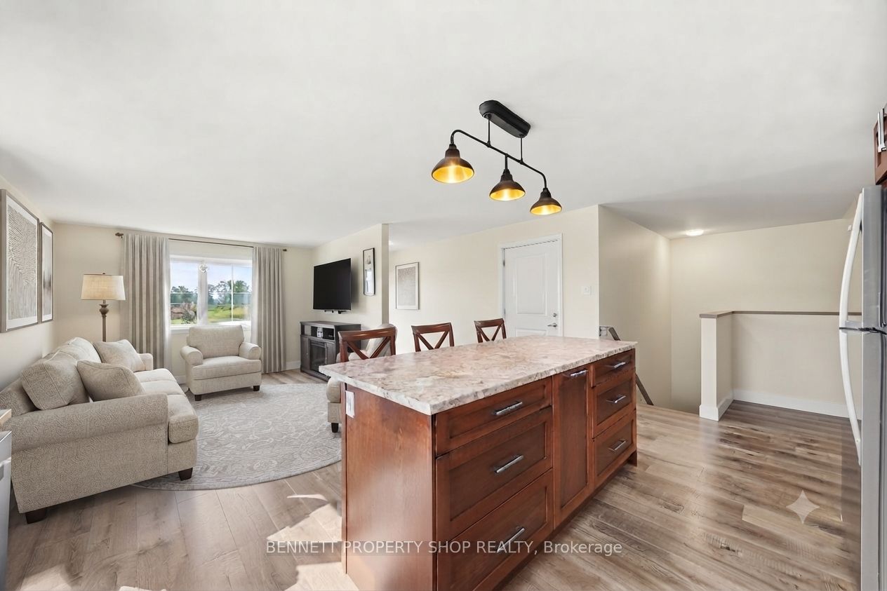 8 Rotterdam Way Property Photo 4