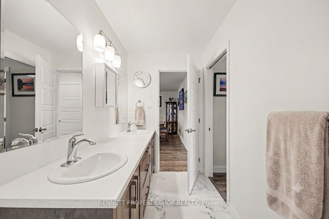 8 Rotterdam Way Property Photo 9