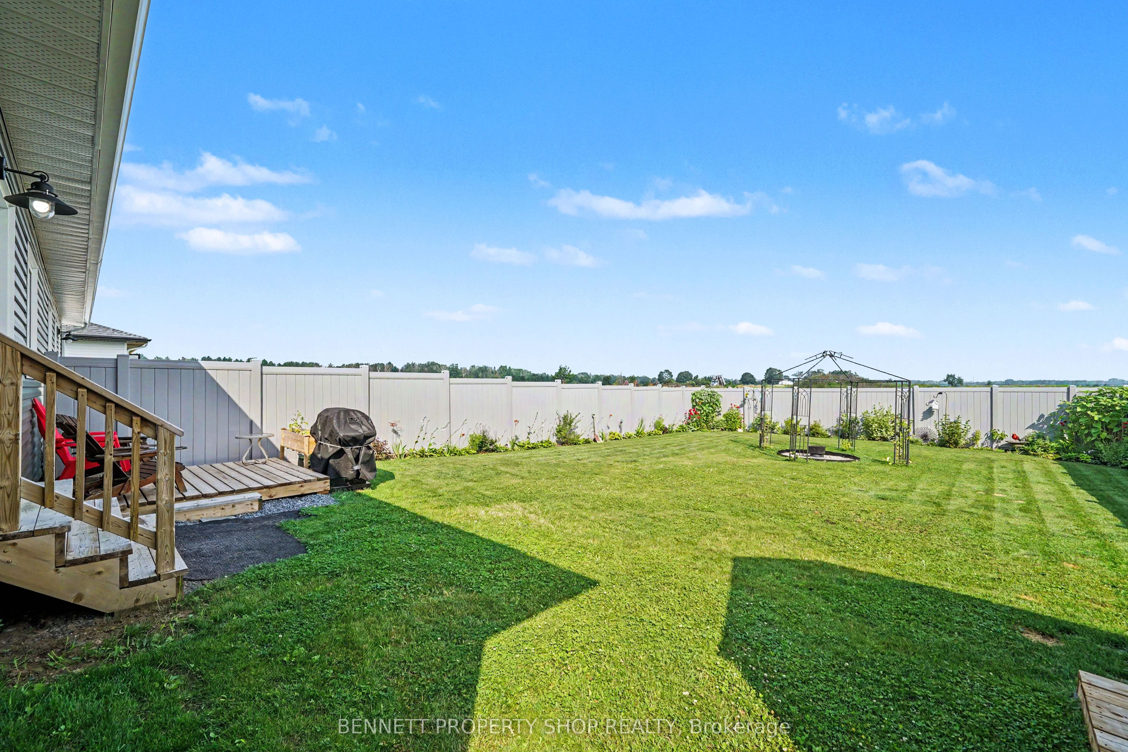 8 Rotterdam Way Property Photo 11
