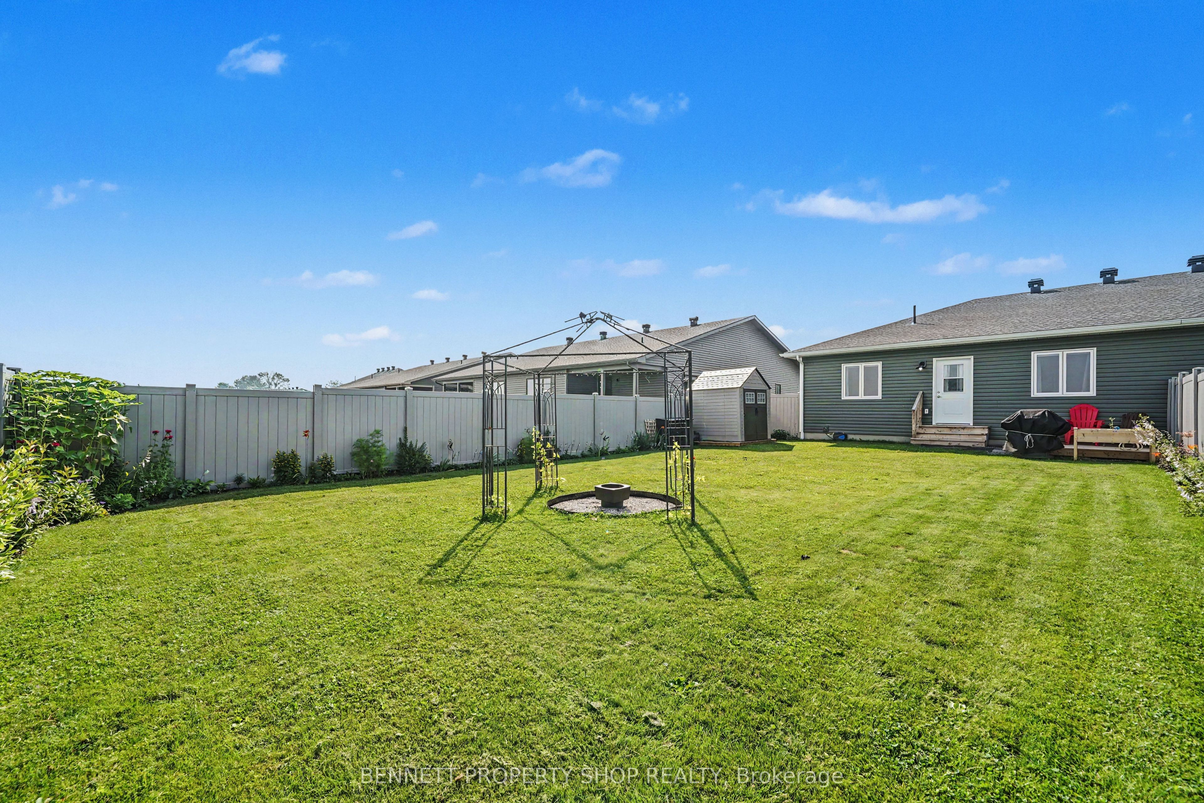 8 Rotterdam Way Property Photo 12