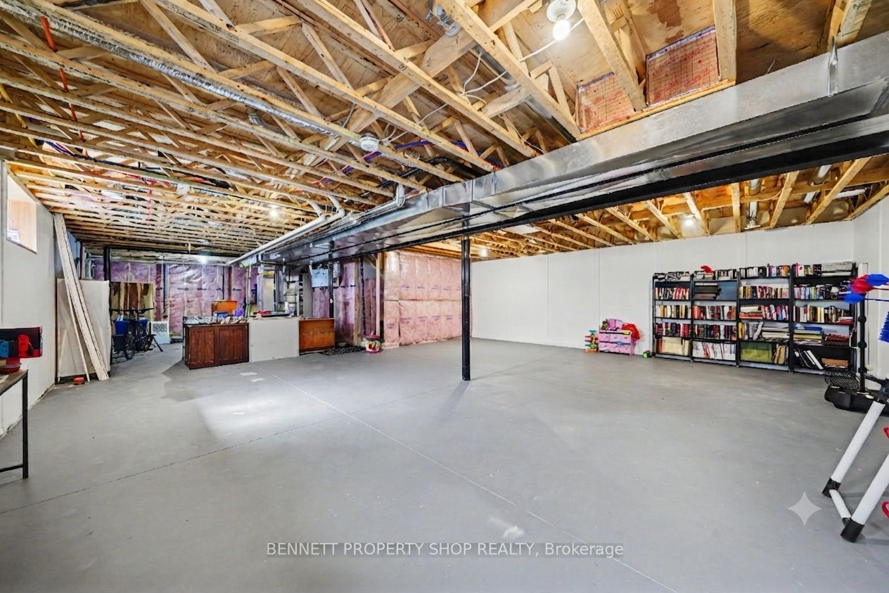 8 Rotterdam Way Property Photo 13