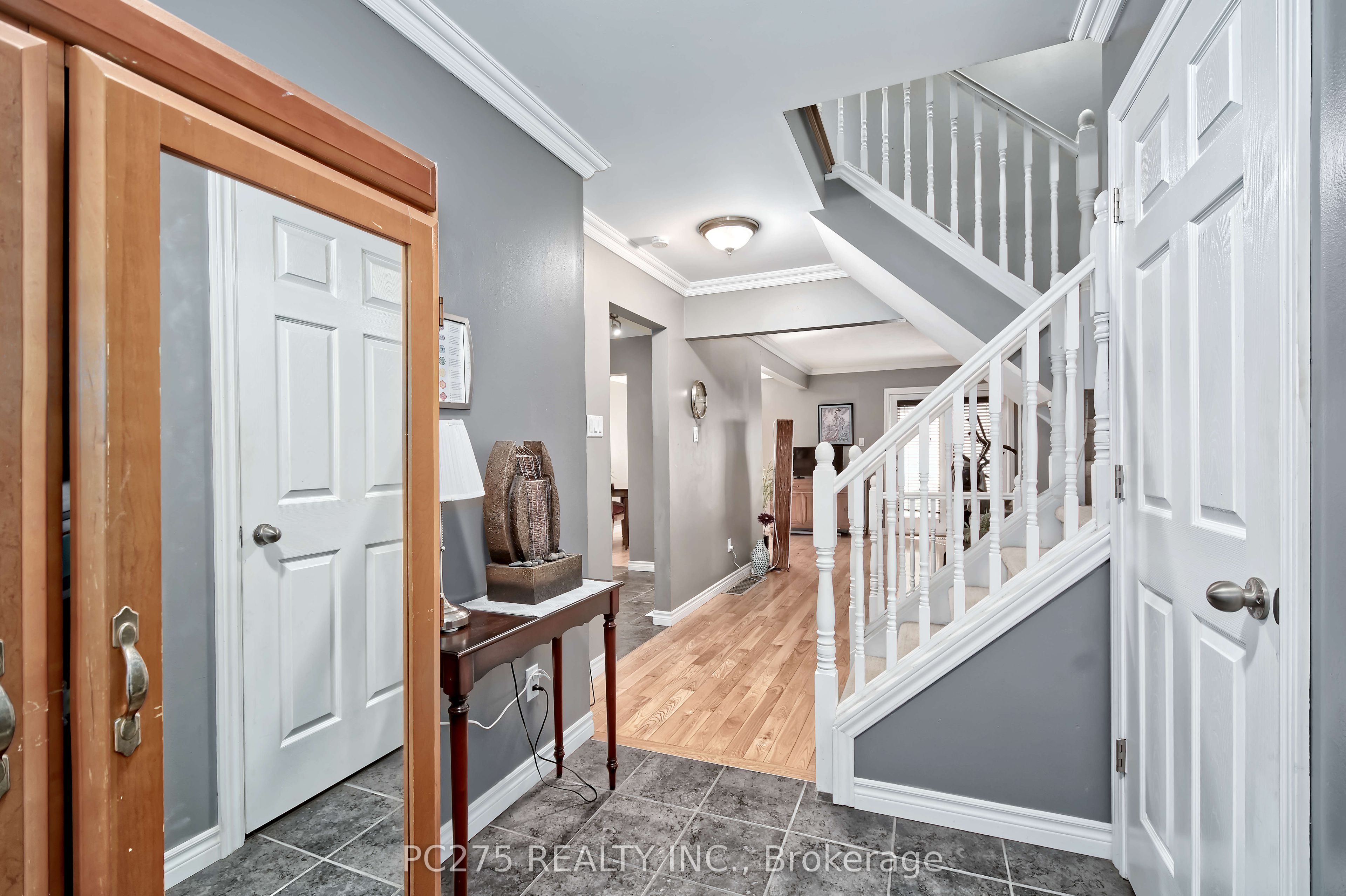 669 Osgoode Drive 15 Property Photo 4